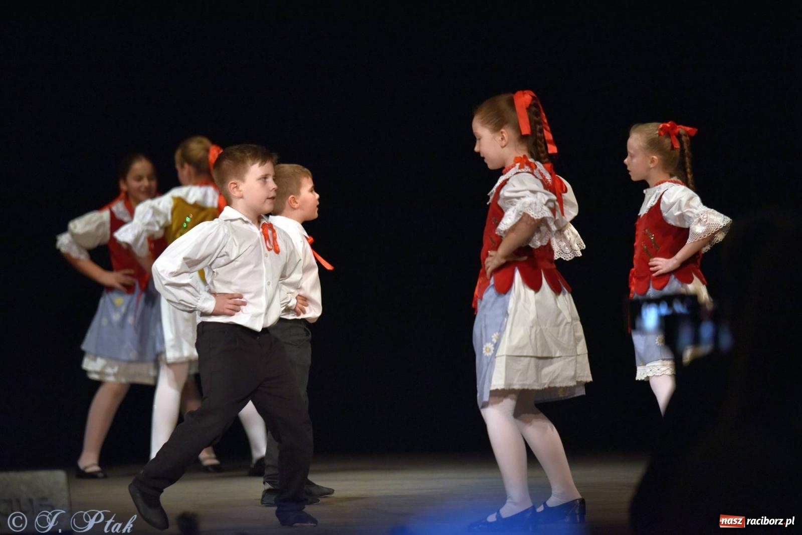 Zdjęcie w galerii na portalu naszraciborz.pl: Dzień Babci i Dziadka w Strzesze [FOTO i WIDEO] wiadomości z regionu