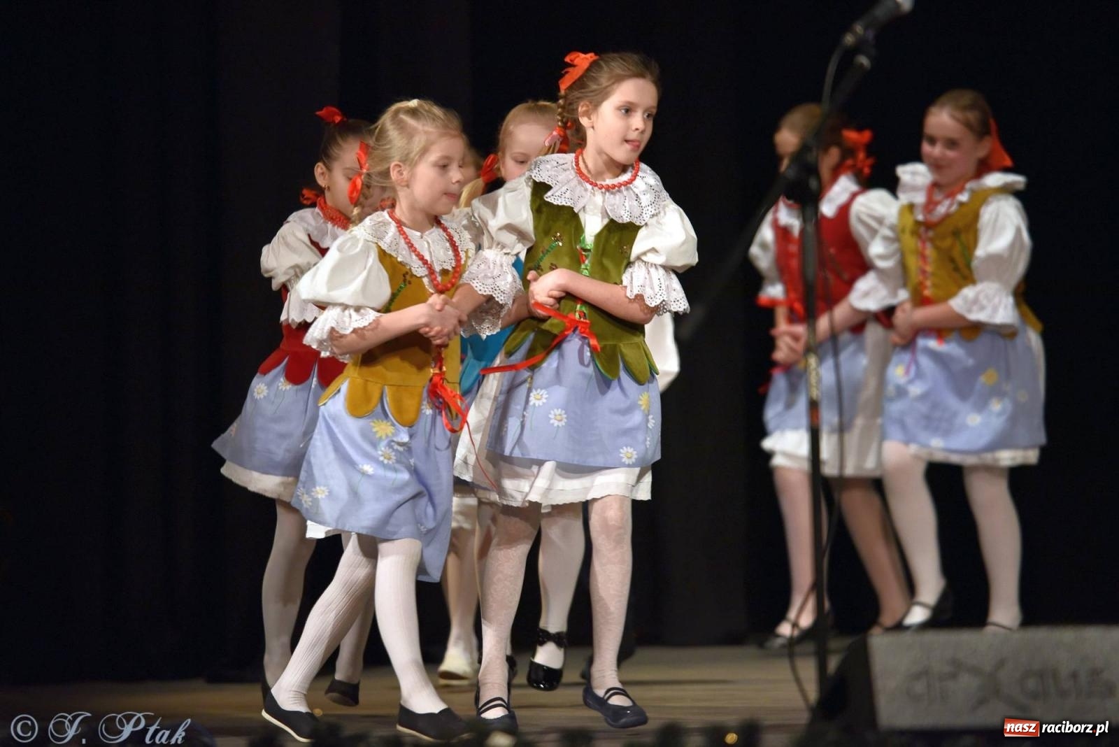 Zdjęcie w galerii na portalu naszraciborz.pl: Dzień Babci i Dziadka w Strzesze [FOTO i WIDEO] wiadomości z regionu