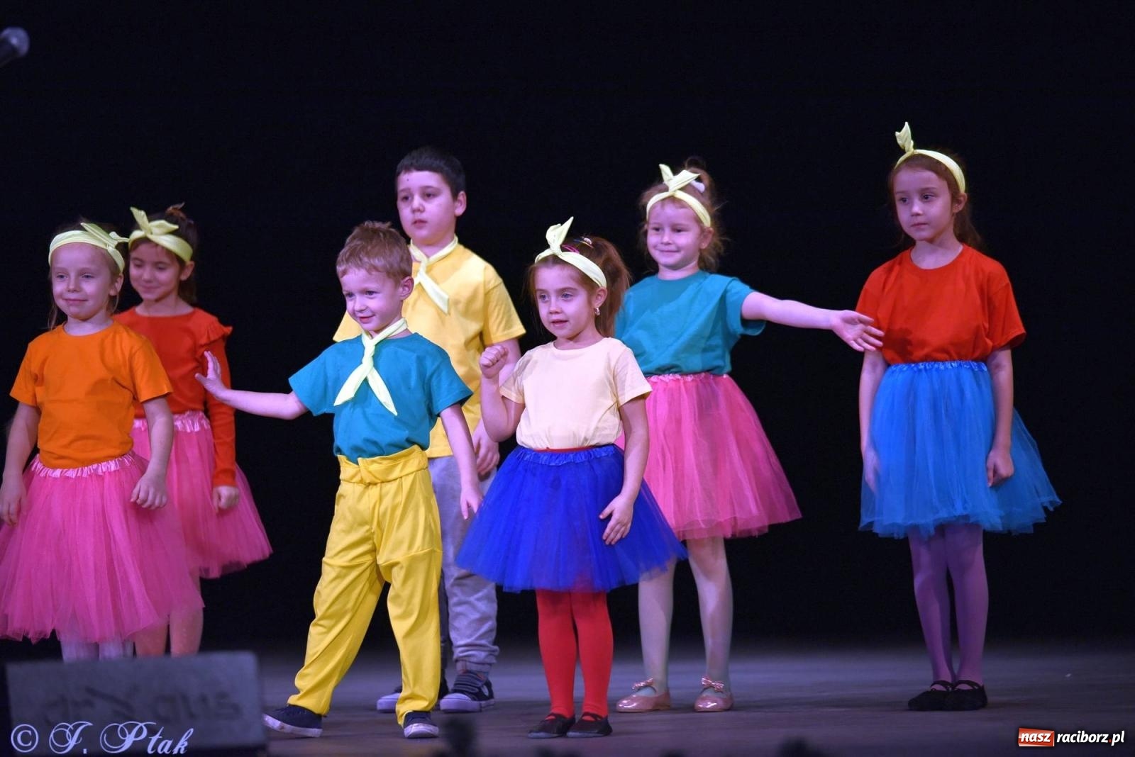 Zdjęcie w galerii na portalu naszraciborz.pl: Dzień Babci i Dziadka w Strzesze [FOTO i WIDEO] wiadomości z regionu