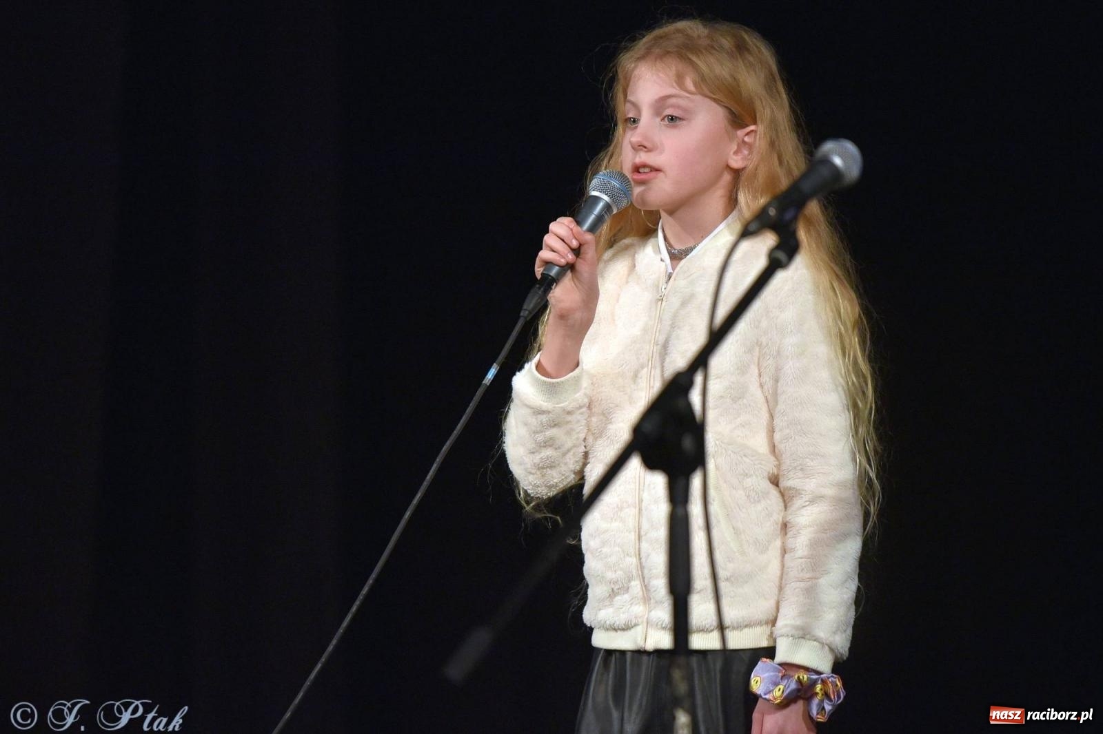 Zdjęcie w galerii na portalu naszraciborz.pl: Dzień Babci i Dziadka w Strzesze [FOTO i WIDEO] wiadomości z regionu