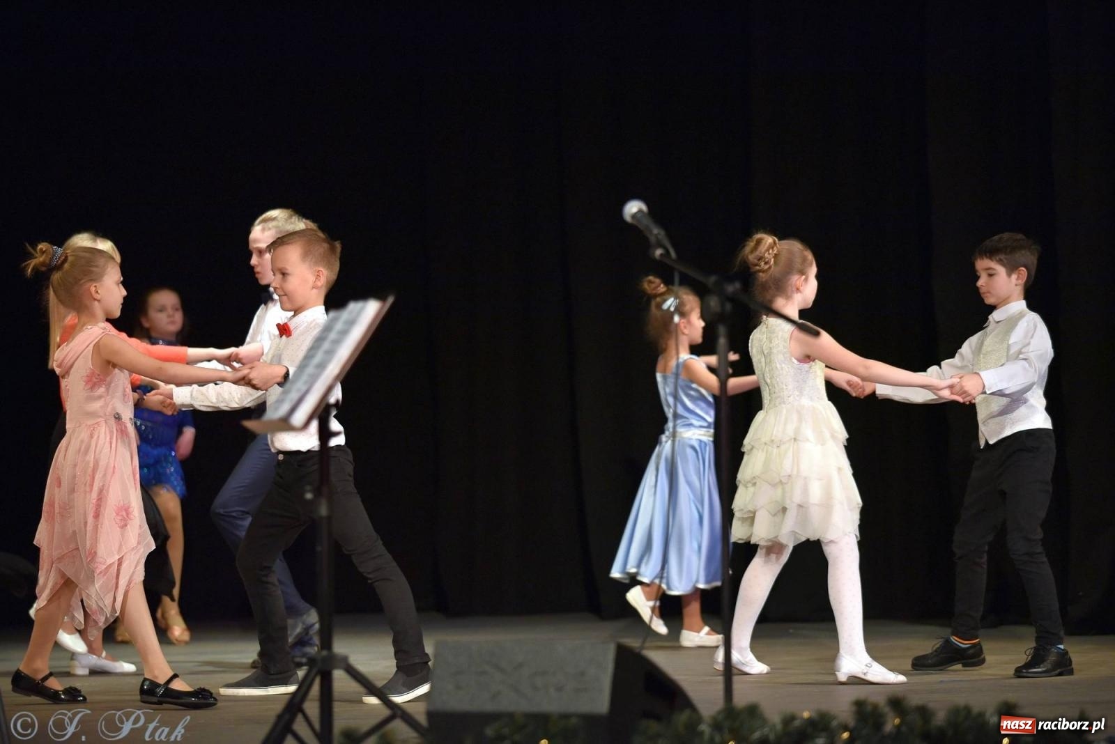 Zdjęcie w galerii na portalu naszraciborz.pl: Dzień Babci i Dziadka w Strzesze [FOTO i WIDEO] wiadomości z regionu