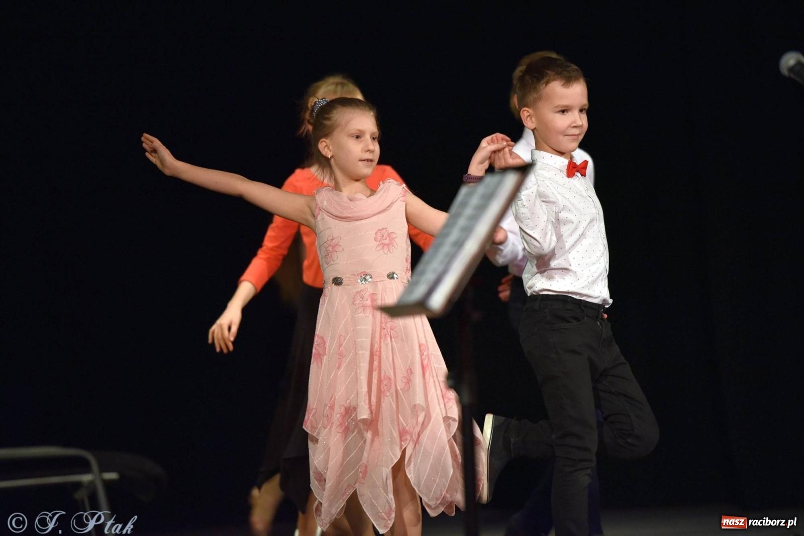 Zdjęcie w galerii na portalu naszraciborz.pl: Dzień Babci i Dziadka w Strzesze [FOTO i WIDEO] wiadomości z regionu