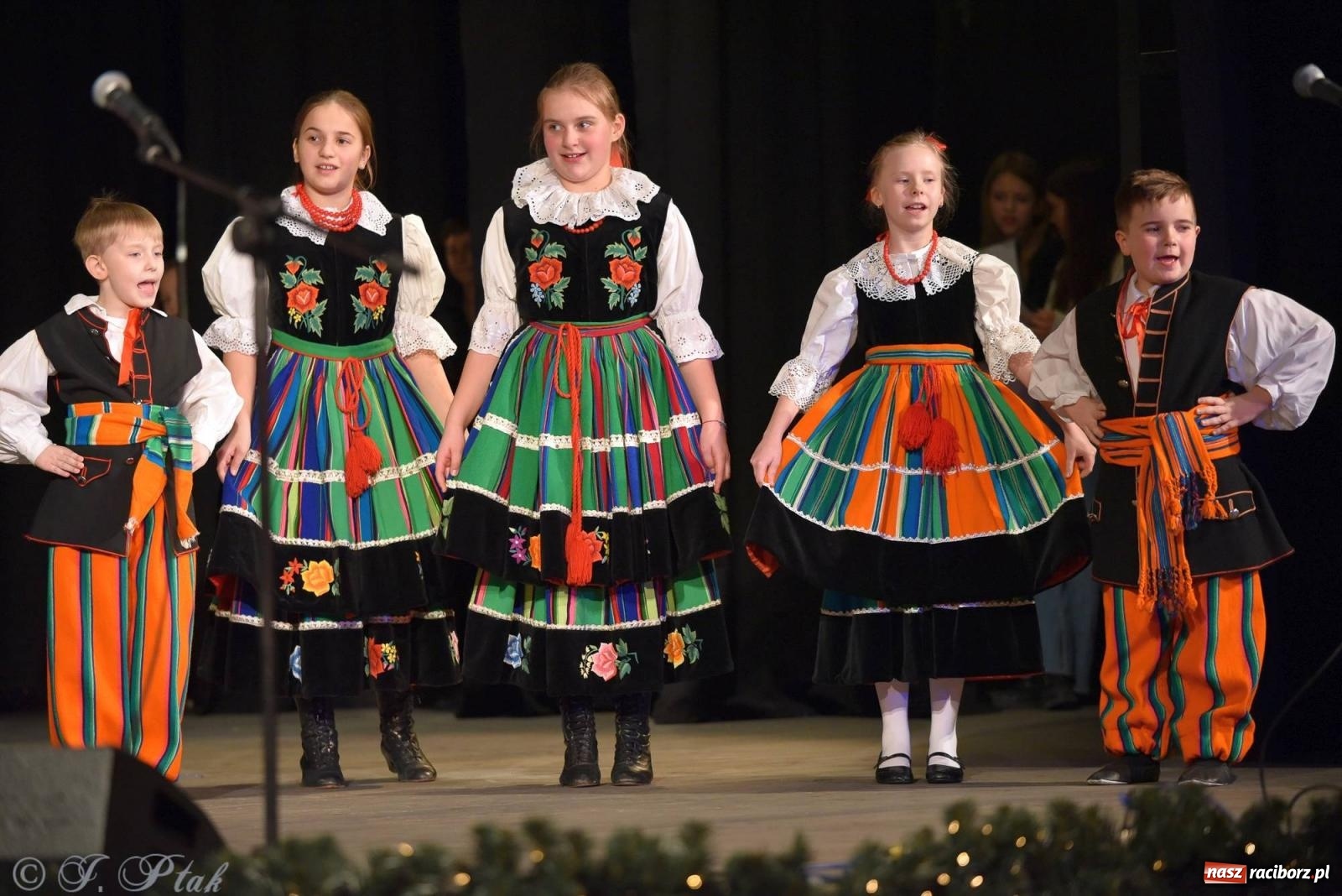Zdjęcie w galerii na portalu naszraciborz.pl: Dzień Babci i Dziadka w Strzesze [FOTO i WIDEO] wiadomości z regionu