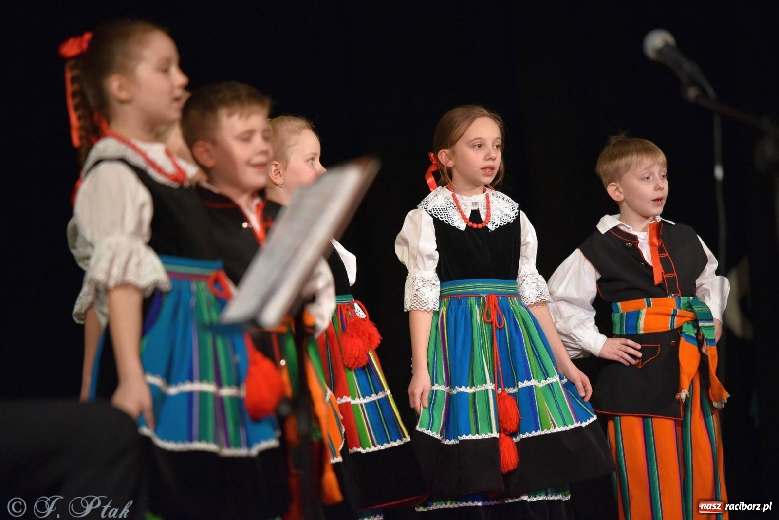 Zdjęcie w galerii na portalu naszraciborz.pl: Dzień Babci i Dziadka w Strzesze [FOTO i WIDEO] wiadomości z regionu