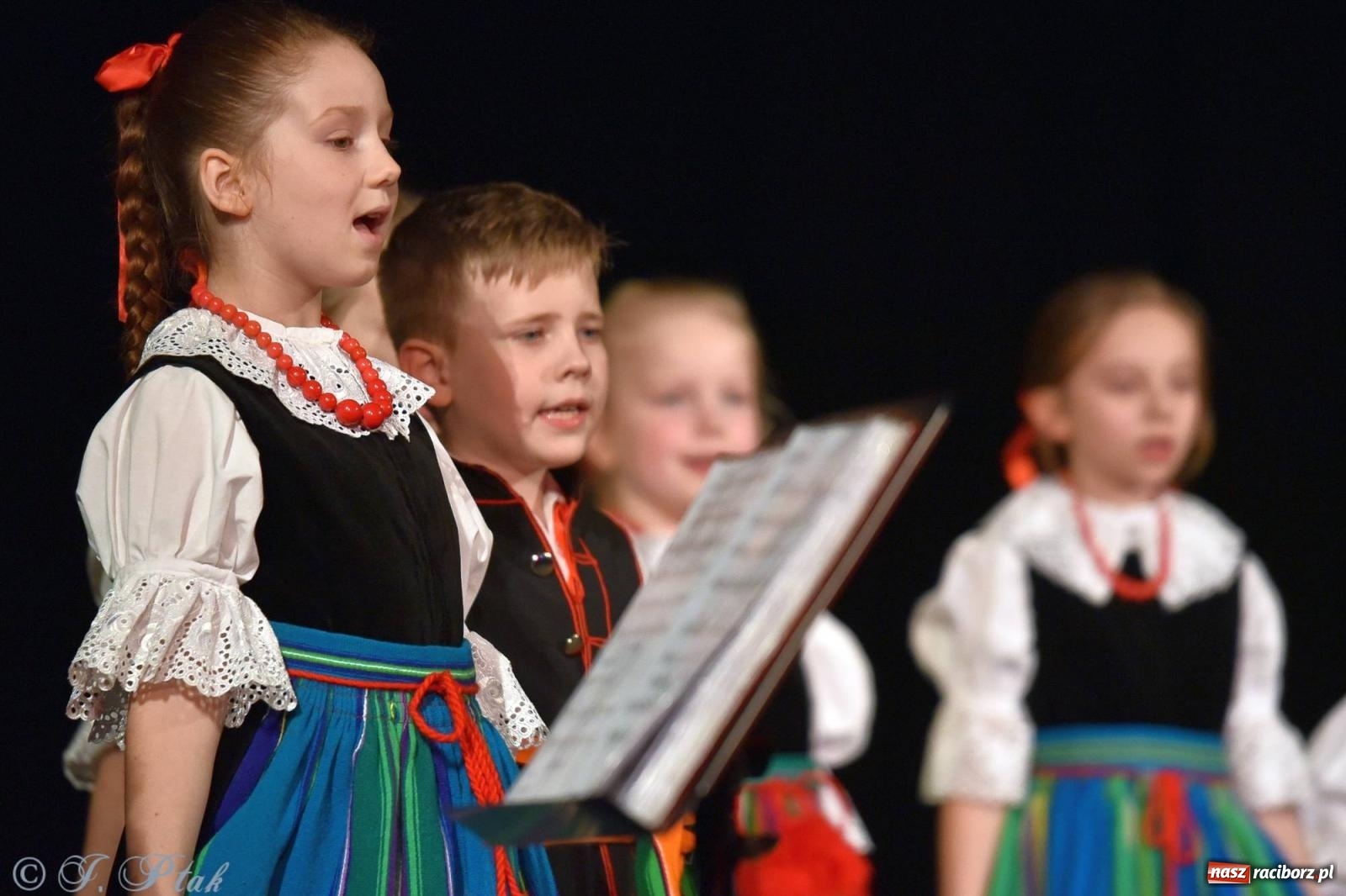 Zdjęcie w galerii na portalu naszraciborz.pl: Dzień Babci i Dziadka w Strzesze [FOTO i WIDEO] wiadomości z regionu