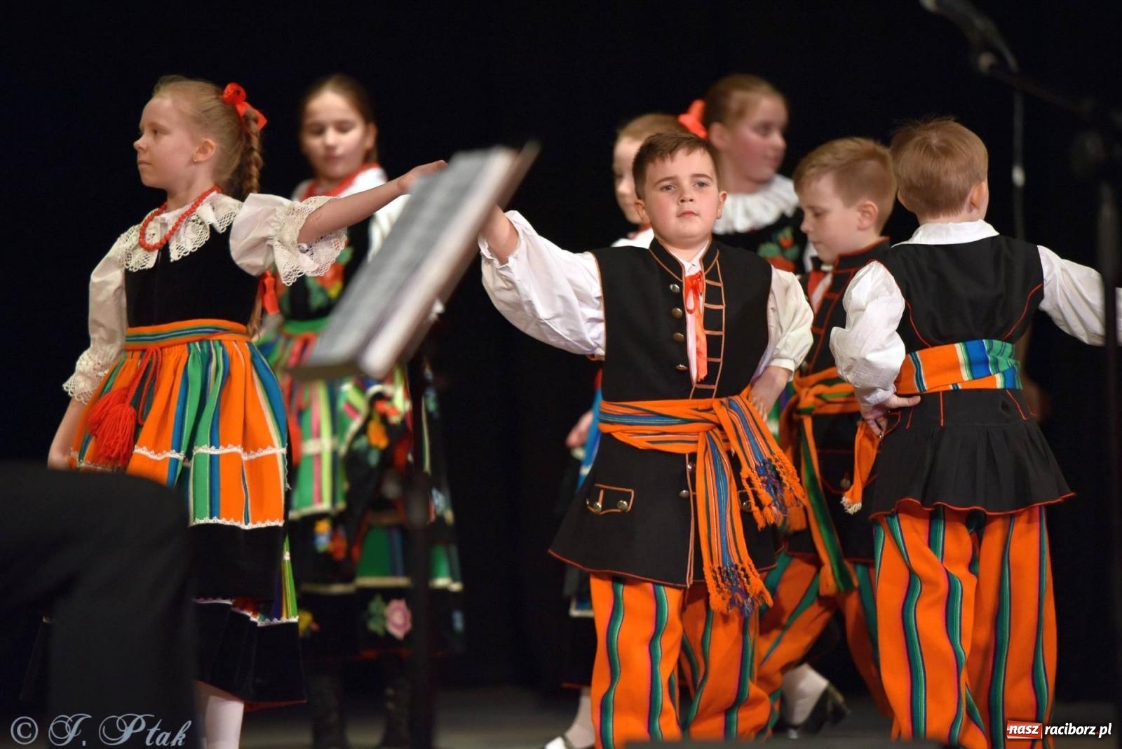 Zdjęcie w galerii na portalu naszraciborz.pl: Dzień Babci i Dziadka w Strzesze [FOTO i WIDEO] wiadomości z regionu