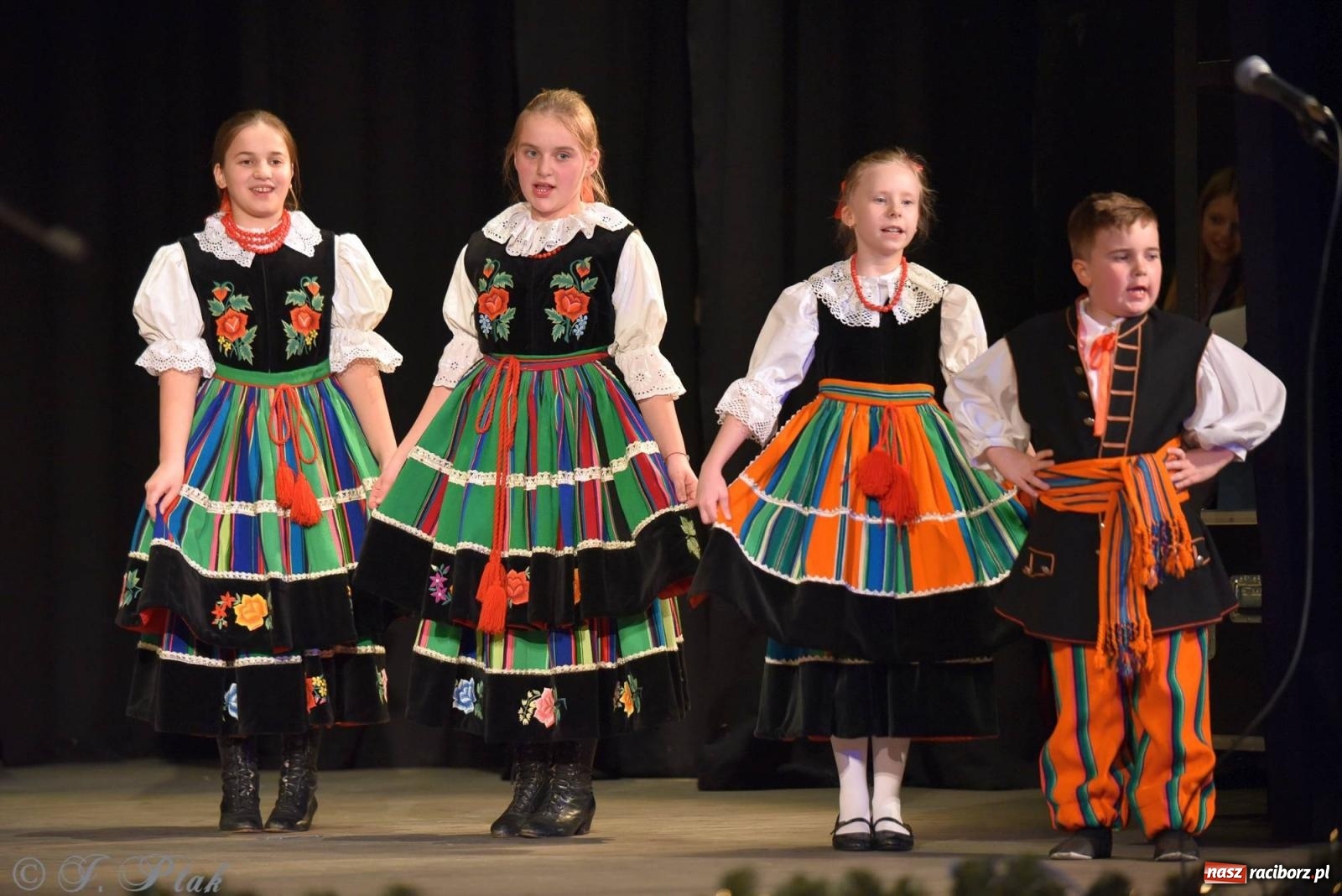 Zdjęcie w galerii na portalu naszraciborz.pl: Dzień Babci i Dziadka w Strzesze [FOTO i WIDEO] wiadomości z regionu