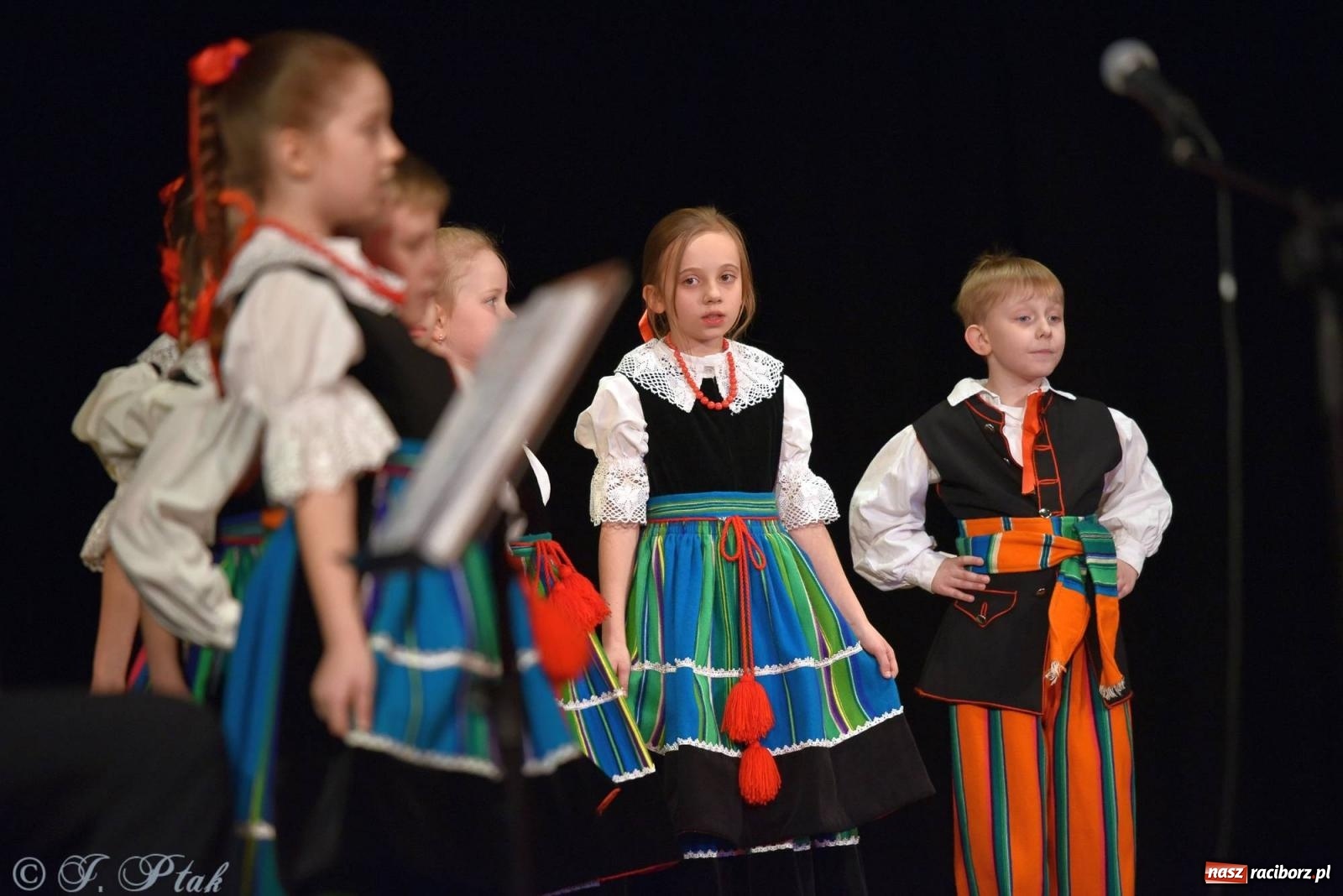 Zdjęcie w galerii na portalu naszraciborz.pl: Dzień Babci i Dziadka w Strzesze [FOTO i WIDEO] wiadomości z regionu