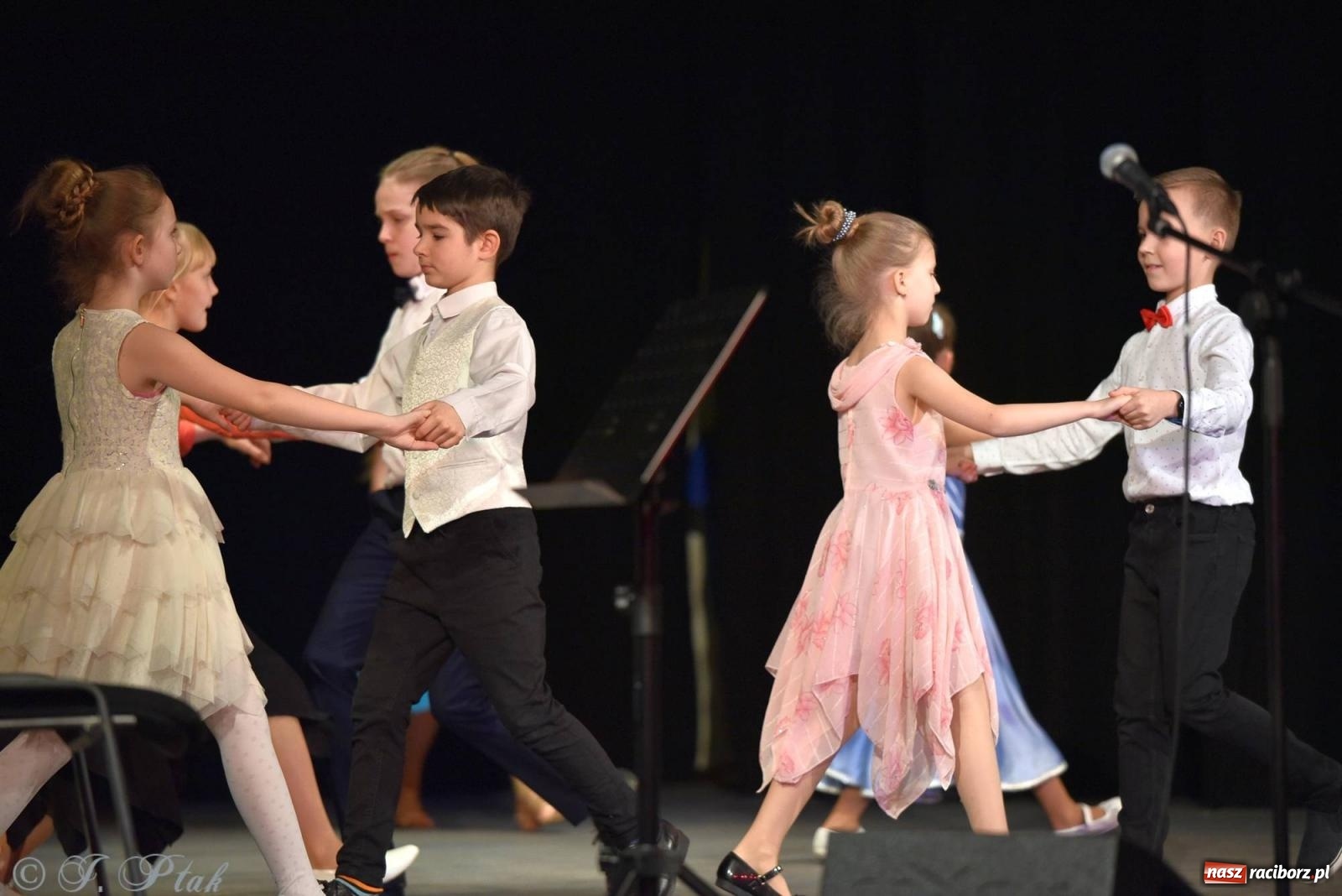 Zdjęcie w galerii na portalu naszraciborz.pl: Dzień Babci i Dziadka w Strzesze [FOTO i WIDEO] wiadomości z regionu