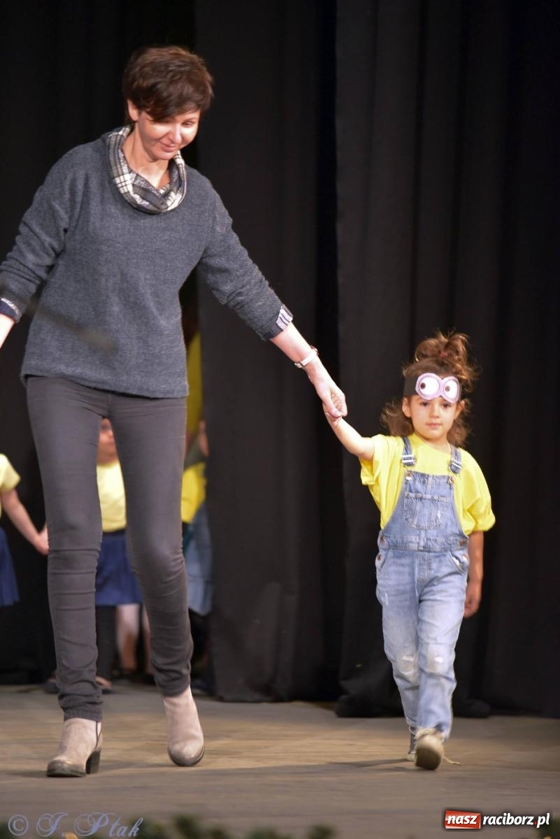 Zdjęcie w galerii na portalu naszraciborz.pl: Dzień Babci i Dziadka w Strzesze [FOTO i WIDEO] wiadomości z regionu