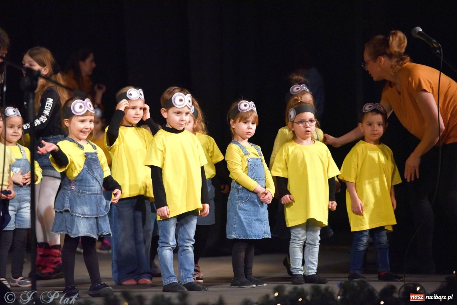 Zdjęcie w galerii na portalu naszraciborz.pl: Dzień Babci i Dziadka w Strzesze [FOTO i WIDEO] wiadomości z regionu