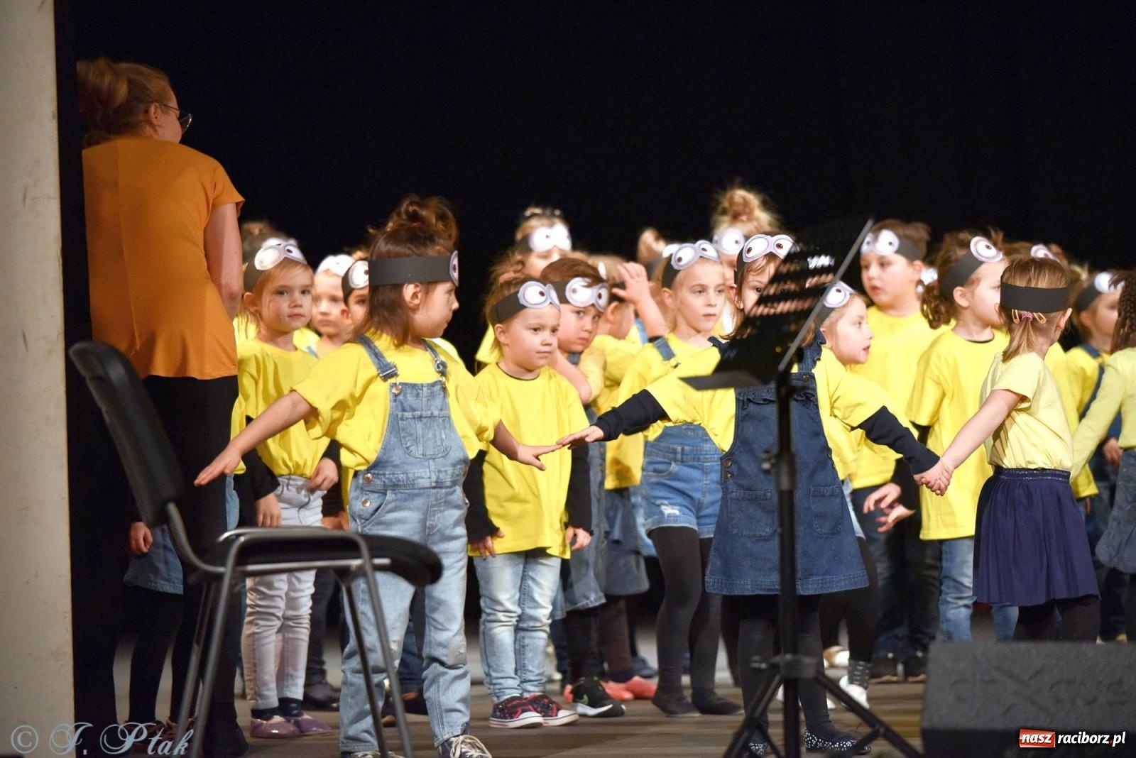 Zdjęcie w galerii na portalu naszraciborz.pl: Dzień Babci i Dziadka w Strzesze [FOTO i WIDEO] wiadomości z regionu