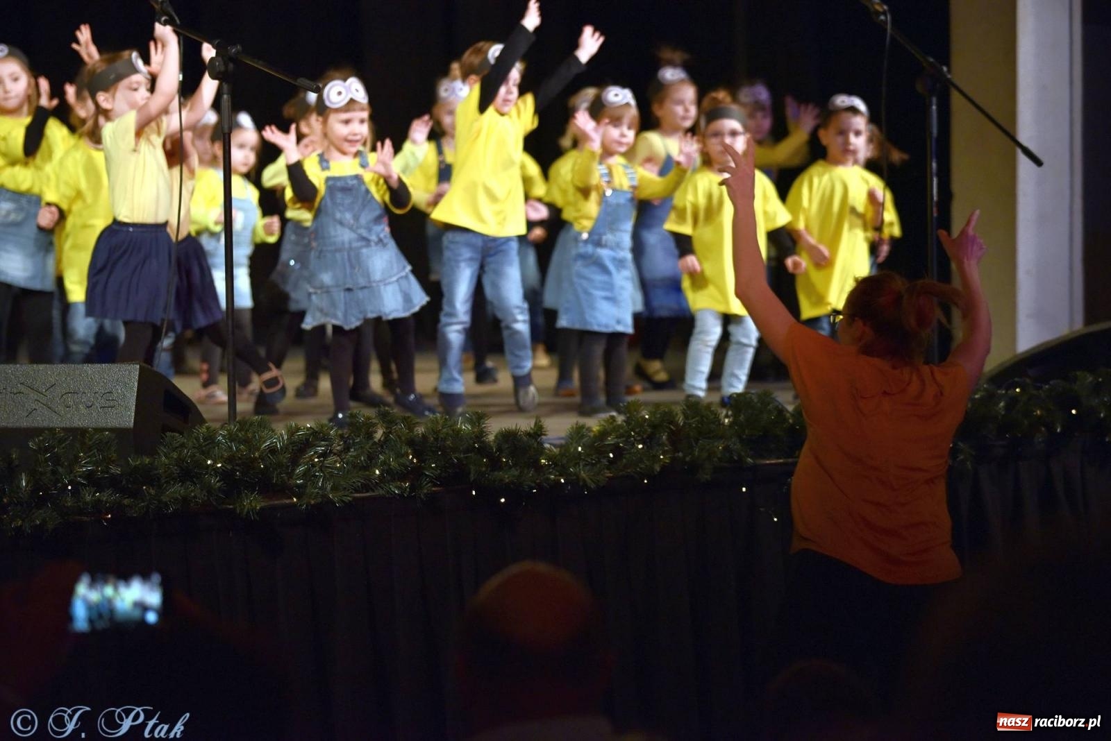 Zdjęcie w galerii na portalu naszraciborz.pl: Dzień Babci i Dziadka w Strzesze [FOTO i WIDEO] wiadomości z regionu