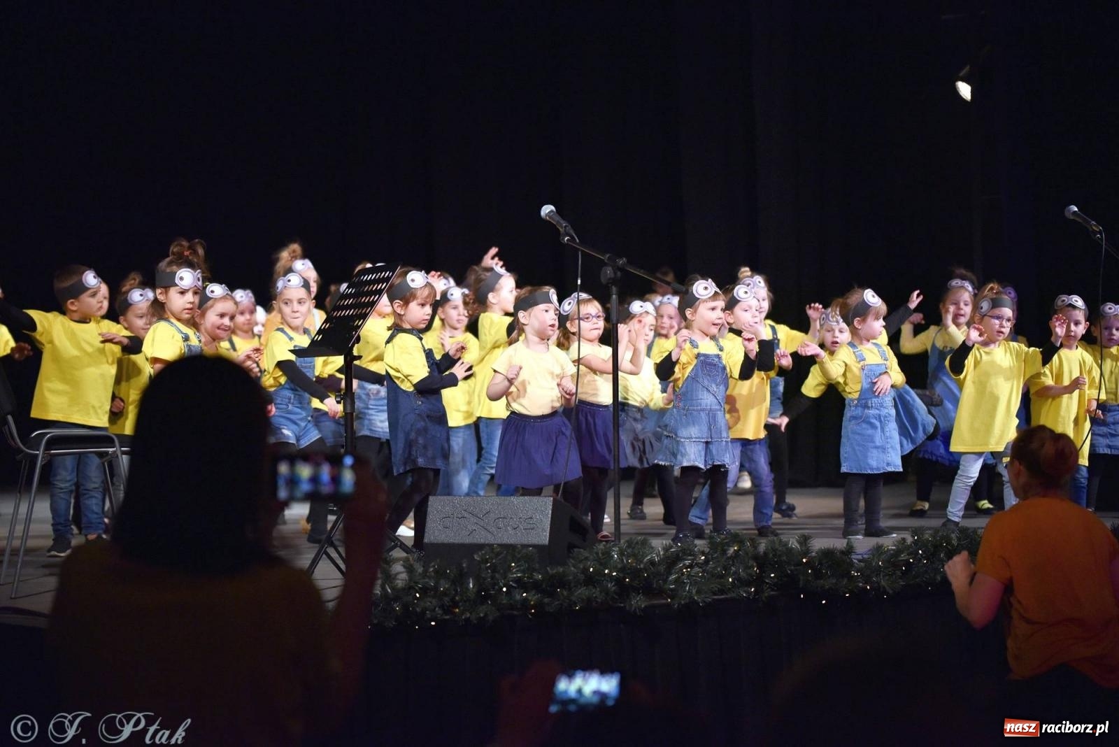 Zdjęcie w galerii na portalu naszraciborz.pl: Dzień Babci i Dziadka w Strzesze [FOTO i WIDEO] wiadomości z regionu