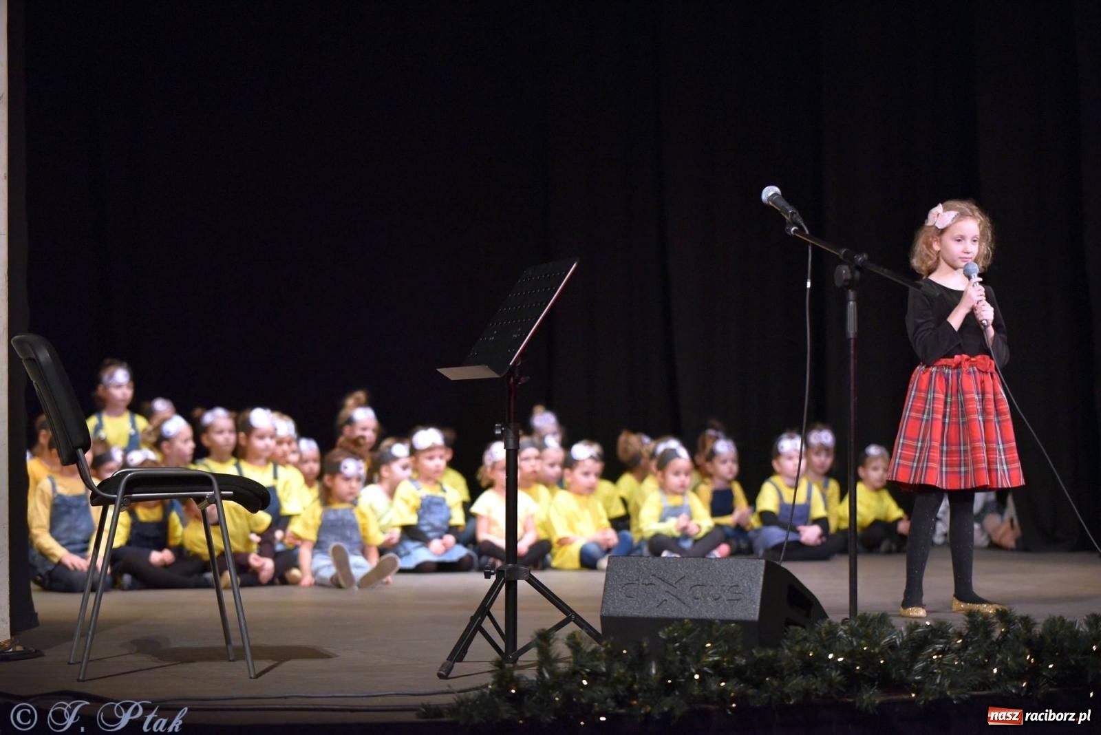Zdjęcie w galerii na portalu naszraciborz.pl: Dzień Babci i Dziadka w Strzesze [FOTO i WIDEO] wiadomości z regionu