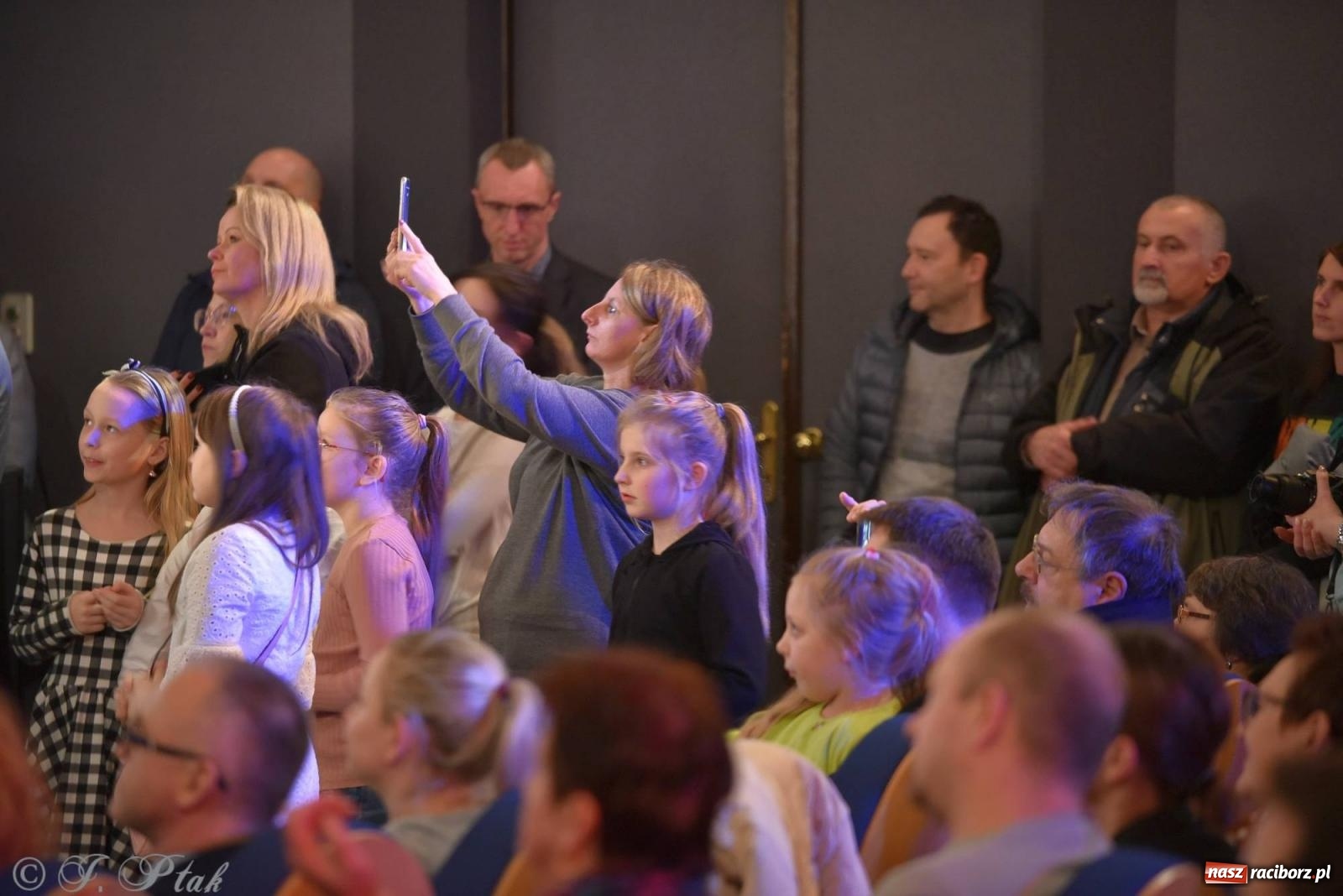 Zdjęcie w galerii na portalu naszraciborz.pl: Dzień Babci i Dziadka w Strzesze [FOTO i WIDEO] wiadomości z regionu