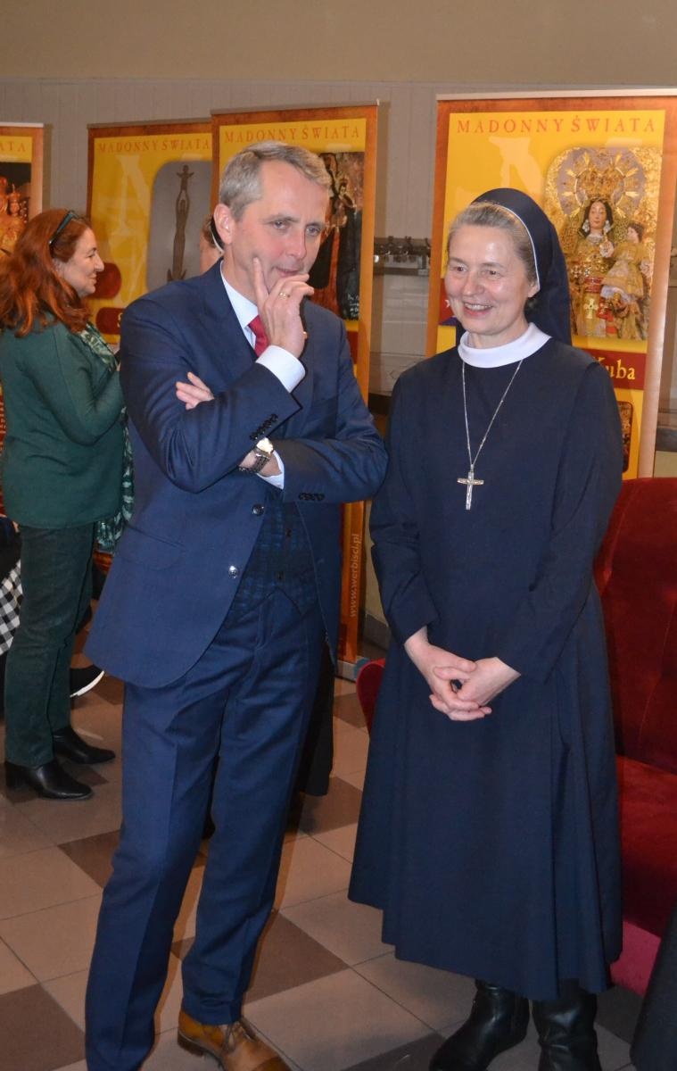 Zdjęcie w galerii na portalu naszraciborz.pl: Madonny świata. Otwarcie wystawy w Strzesze wiadomości z regionu