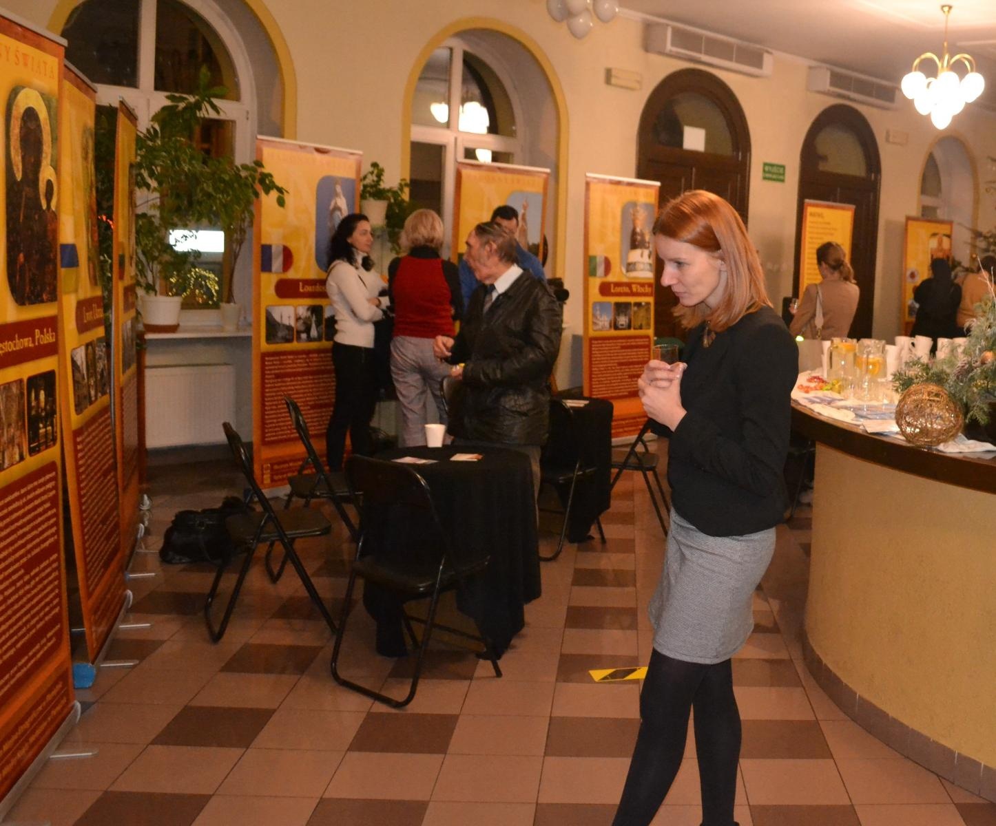 Zdjęcie w galerii na portalu naszraciborz.pl: Madonny świata. Otwarcie wystawy w Strzesze wiadomości z regionu