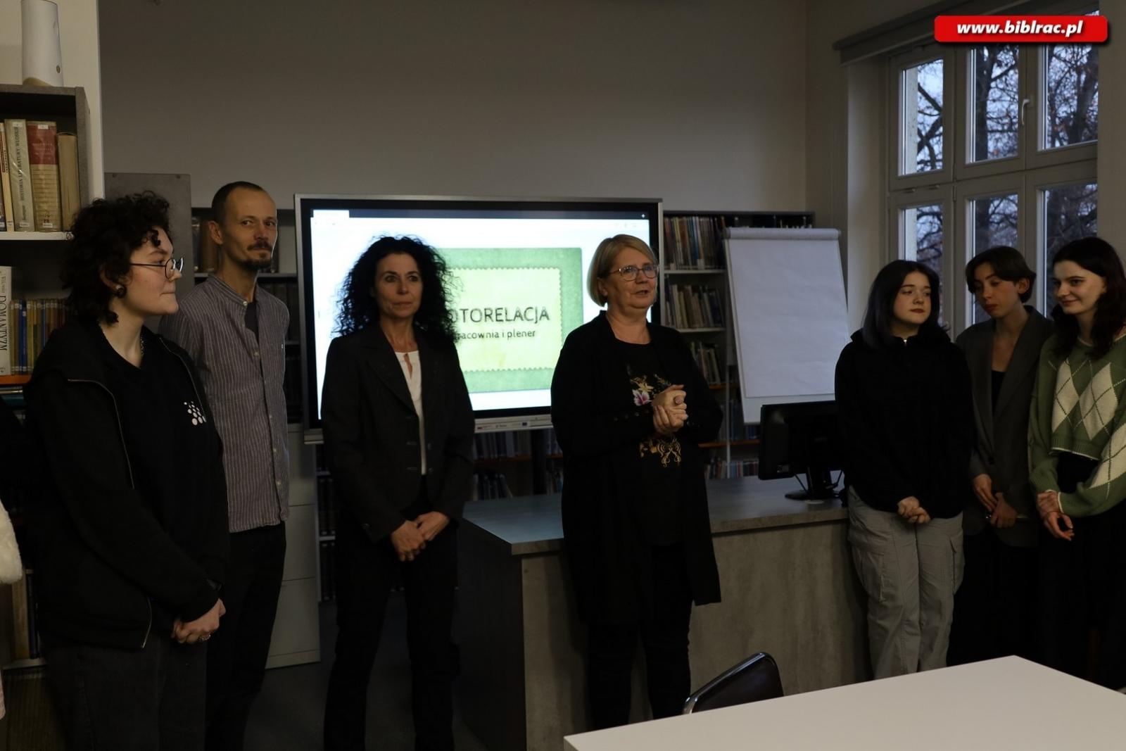 Zdjęcie w galerii na portalu naszraciborz.pl: Uczniowie z Plastyka pokazali swoje prace w Gawrze wiadomości z regionu