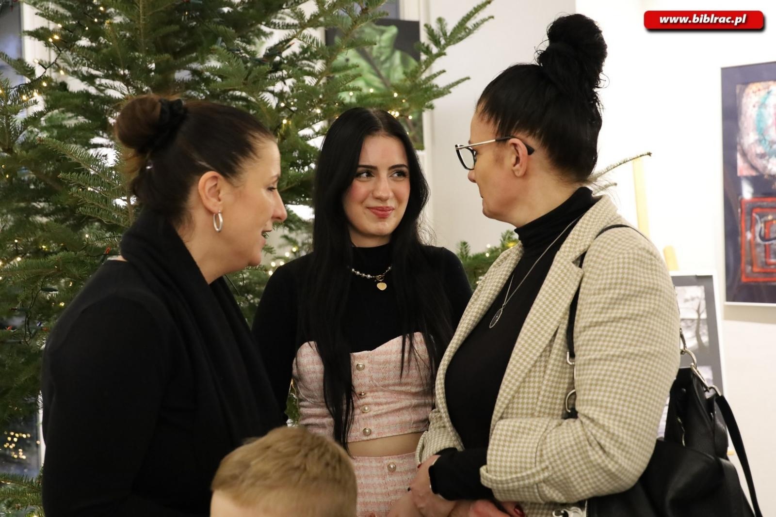 Zdjęcie w galerii na portalu naszraciborz.pl: Uczniowie z Plastyka pokazali swoje prace w Gawrze wiadomości z regionu