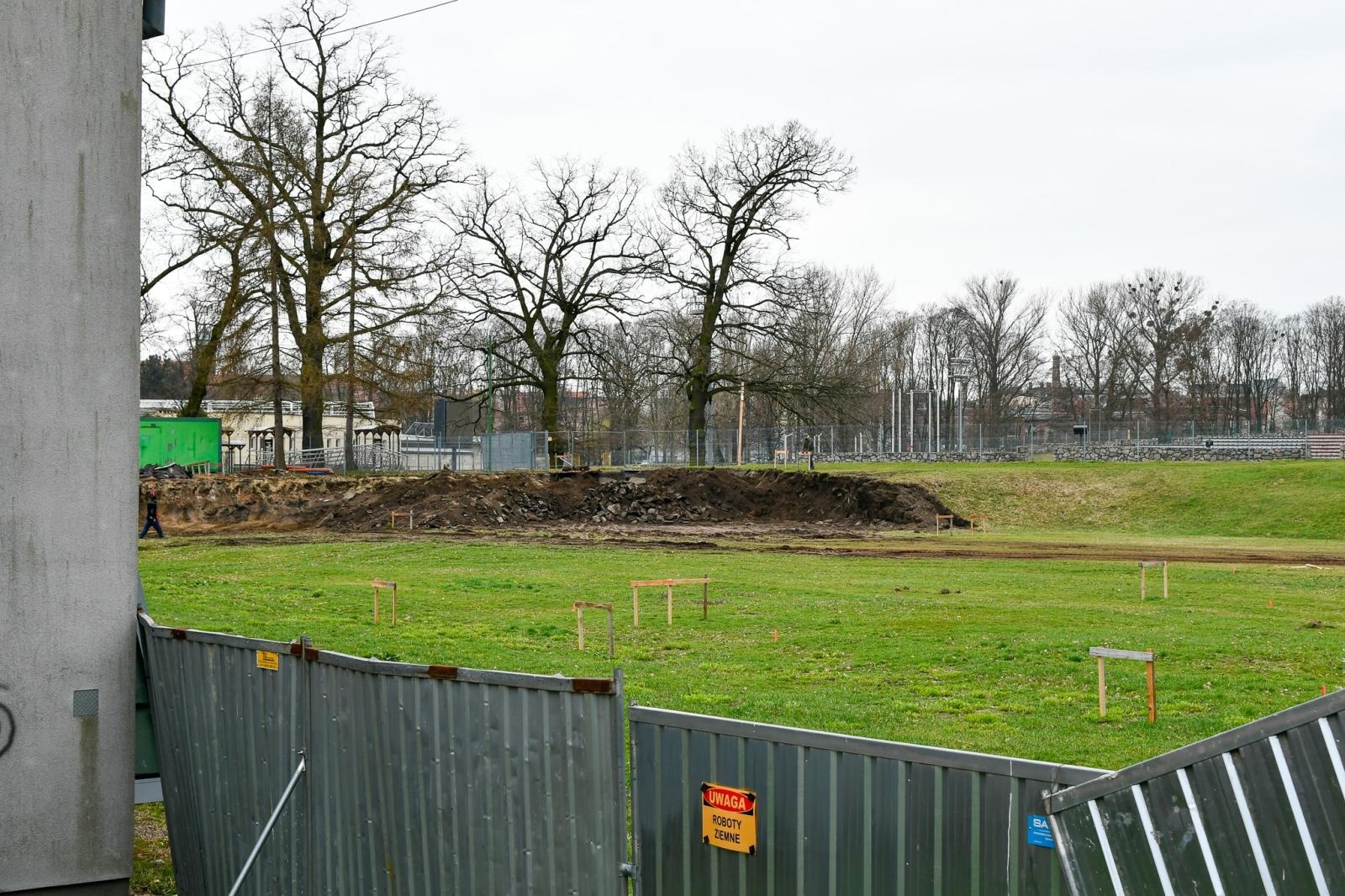 Zdjęcie w galerii na portalu naszraciborz.pl: Nowoczesne kąpielisko coraz bliżej. Ruszyła budowa basenów zewnętrznych przy H2Ostróg w Raciborzu [FOTO] wiadomości z regionu