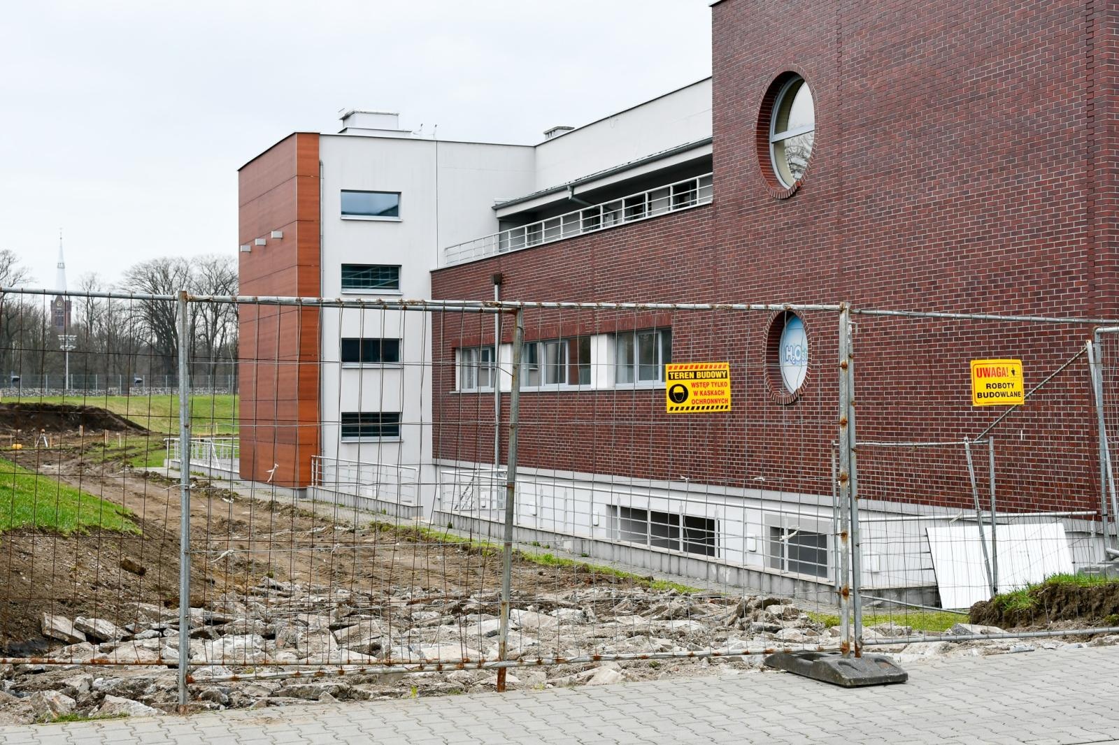 Zdjęcie w galerii na portalu naszraciborz.pl: Nowoczesne kąpielisko coraz bliżej. Ruszyła budowa basenów zewnętrznych przy H2Ostróg w Raciborzu [FOTO] wiadomości z regionu