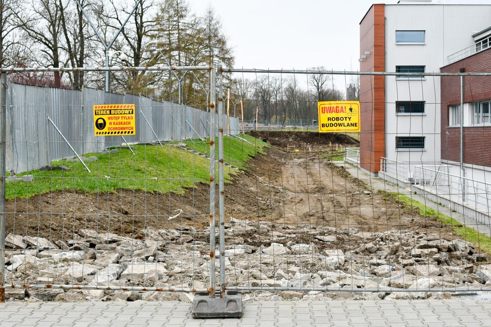 Zdjęcie w galerii na portalu naszraciborz.pl: Nowoczesne kąpielisko coraz bliżej. Ruszyła budowa basenów zewnętrznych przy H2Ostróg w Raciborzu [FOTO] wiadomości z regionu