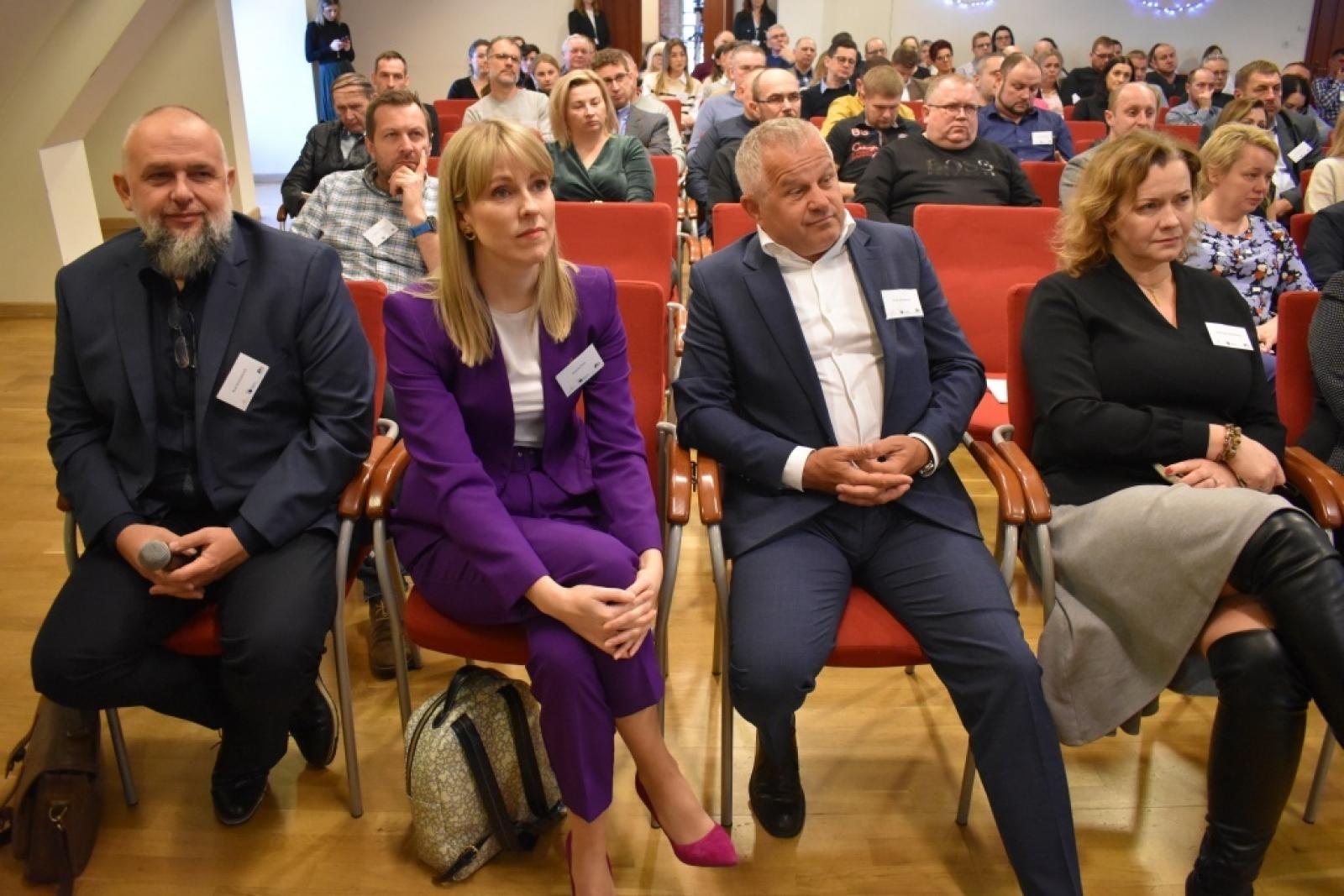 Zdjęcie w galerii na portalu naszraciborz.pl: Na zamku dyskutowano o zmianach w podatkach i prawie pracy wiadomości z regionu