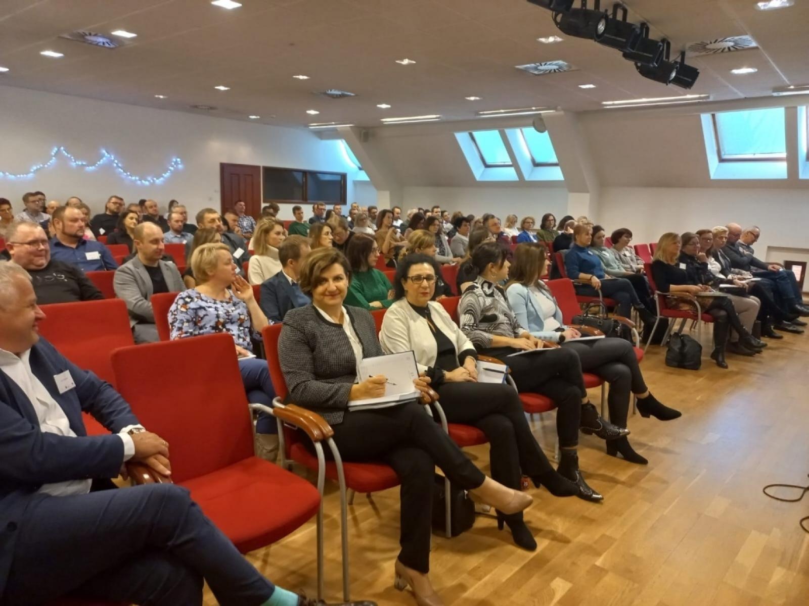 Zdjęcie w galerii na portalu naszraciborz.pl: Na zamku dyskutowano o zmianach w podatkach i prawie pracy wiadomości z regionu