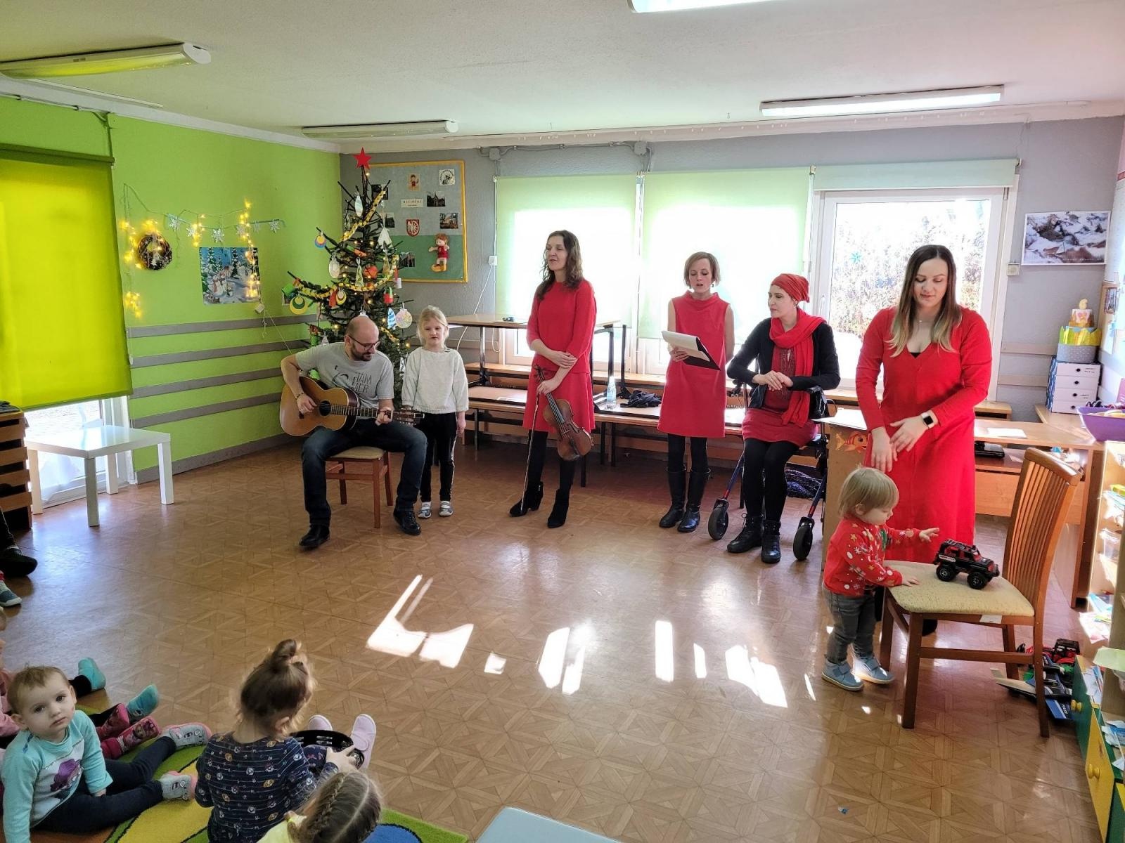 Zdjęcie w galerii na portalu naszraciborz.pl: Kwartet babski w przedszkolu na Polnej wiadomości z regionu