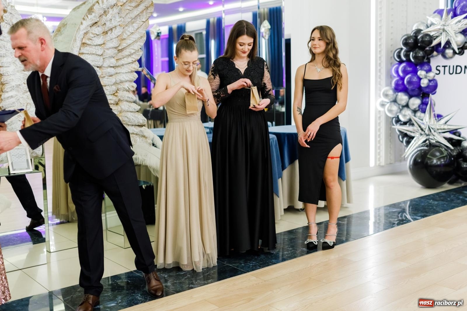 Zdjęcie w galerii na portalu naszraciborz.pl: Studniówka Budowlanki i Gastronomika w Bieńkowicach [FOTO i WIDEO] wiadomości z regionu