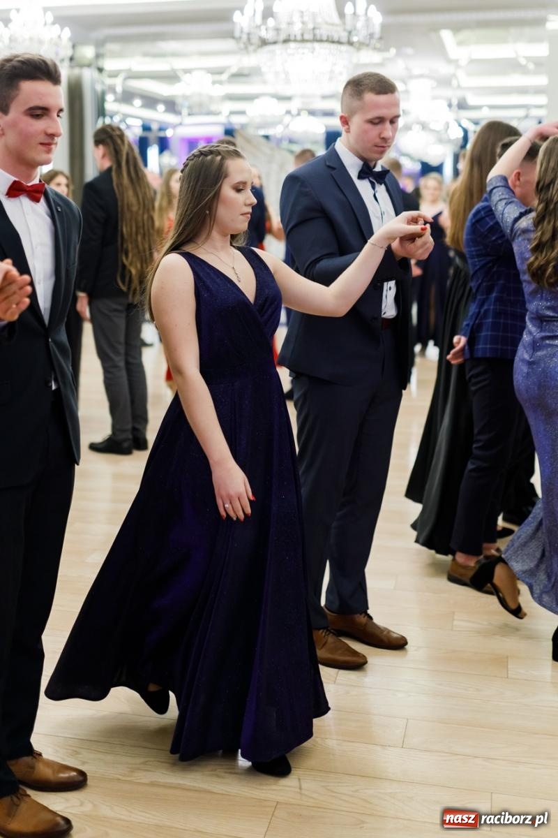 Zdjęcie w galerii na portalu naszraciborz.pl: Studniówka Budowlanki i Gastronomika w Bieńkowicach [FOTO i WIDEO] wiadomości z regionu