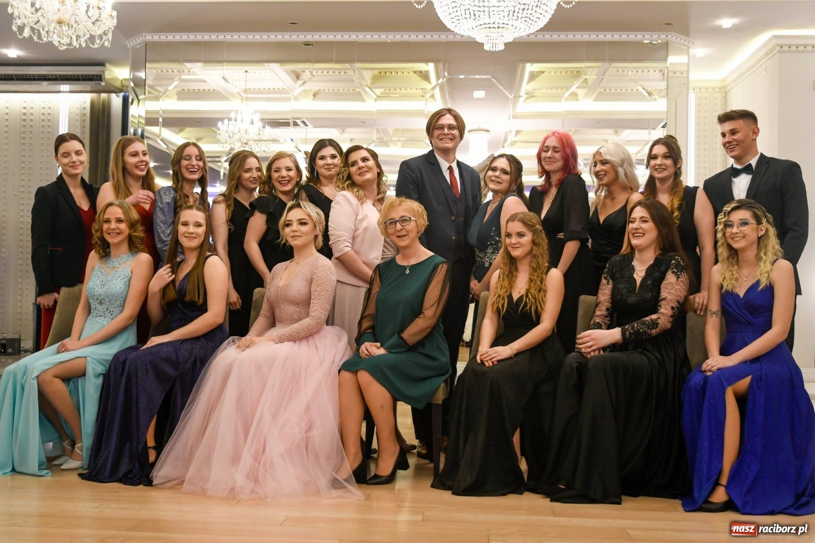 Zdjęcie w galerii na portalu naszraciborz.pl: Studniówka Budowlanki i Gastronomika w Bieńkowicach [FOTO i WIDEO] wiadomości z regionu