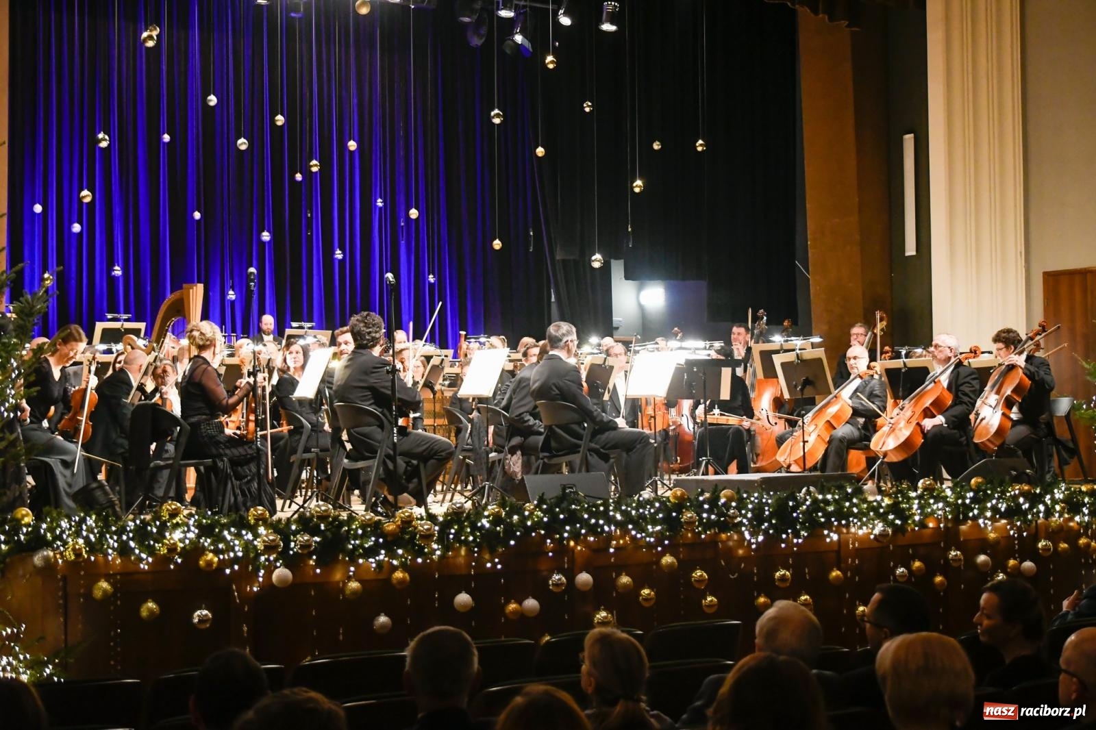 Zdjęcie w galerii na portalu naszraciborz.pl: Raciborski koncert noworoczny. Filharmonicy ostrawscy wypełnili RCK [FOTO i WIDEO] wiadomości z regionu