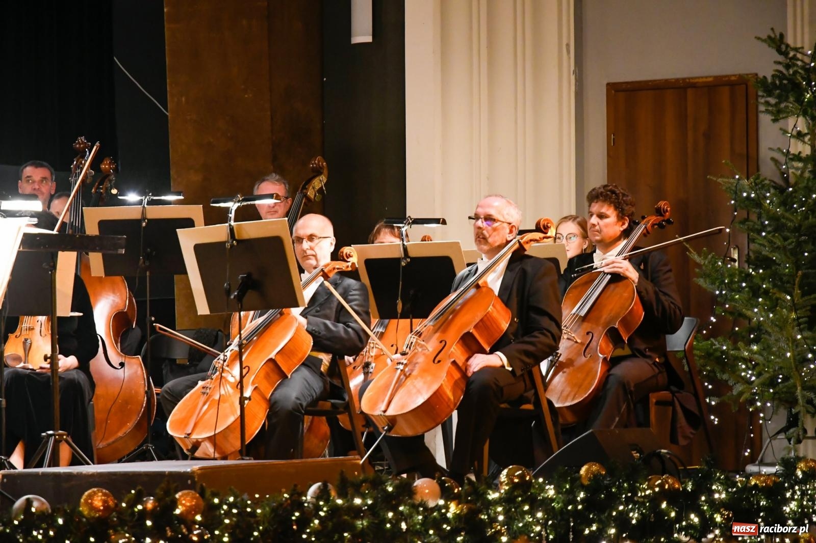 Zdjęcie w galerii na portalu naszraciborz.pl: Raciborski koncert noworoczny. Filharmonicy ostrawscy wypełnili RCK [FOTO i WIDEO] wiadomości z regionu