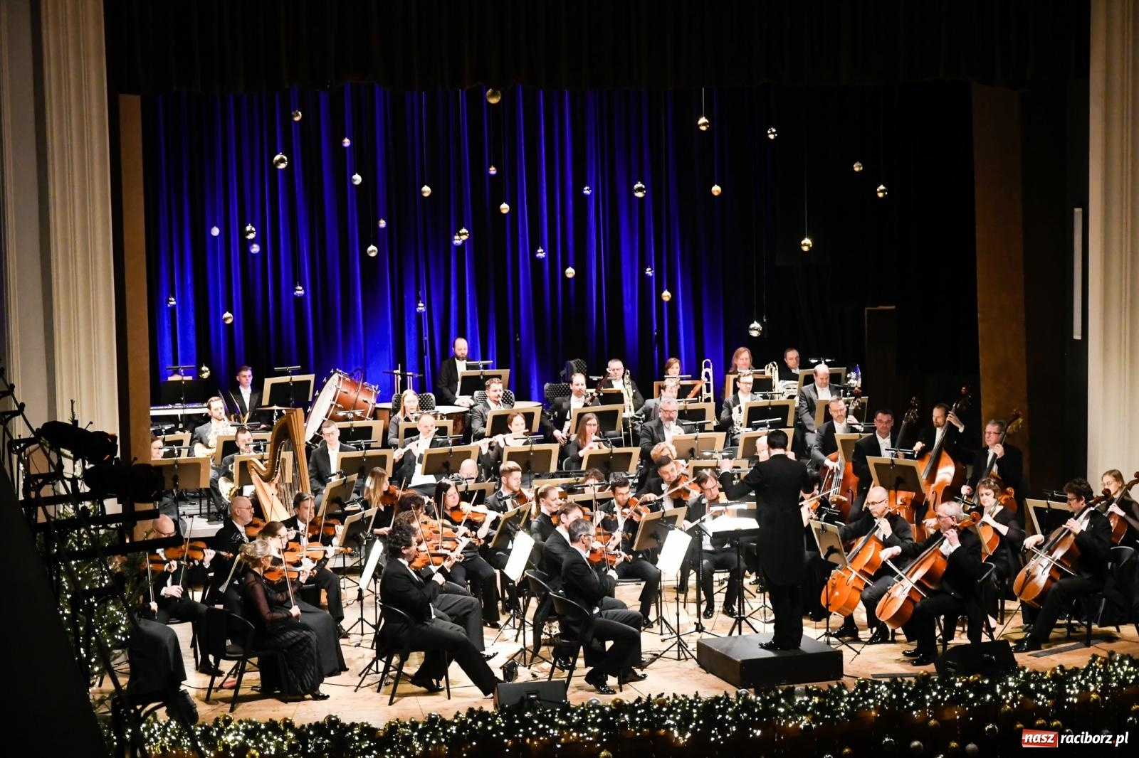 Zdjęcie w galerii na portalu naszraciborz.pl: Raciborski koncert noworoczny. Filharmonicy ostrawscy wypełnili RCK [FOTO i WIDEO] wiadomości z regionu