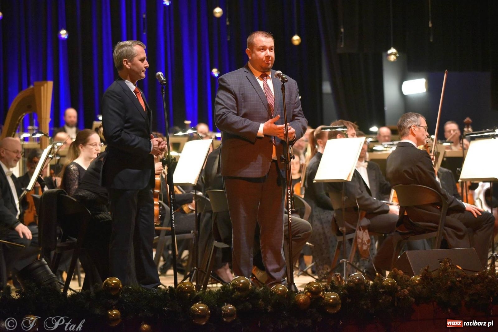 Zdjęcie w galerii na portalu naszraciborz.pl: Raciborski koncert noworoczny. Filharmonicy ostrawscy wypełnili RCK [FOTO i WIDEO] wiadomości z regionu