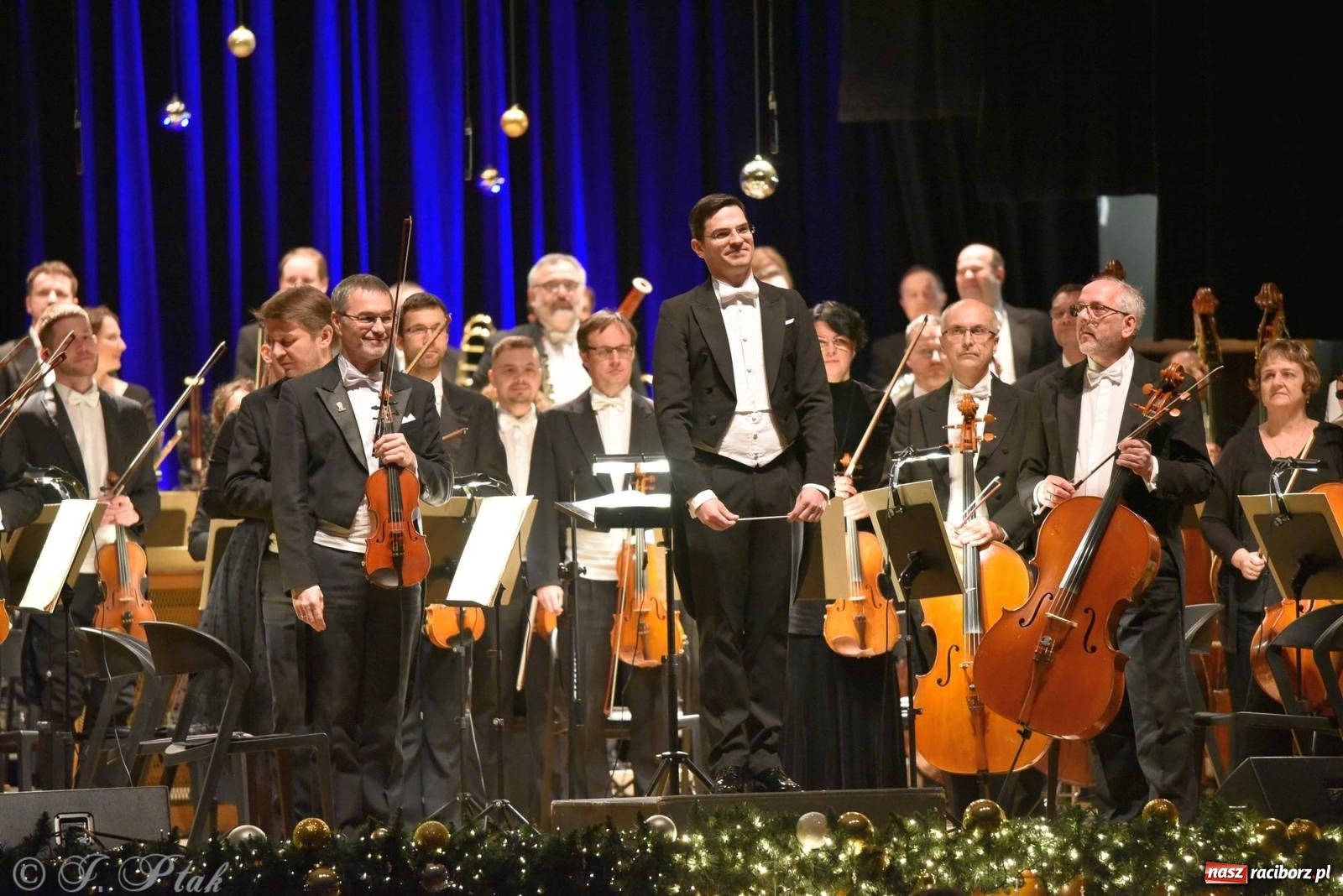 Zdjęcie w galerii na portalu naszraciborz.pl: Raciborski koncert noworoczny. Filharmonicy ostrawscy wypełnili RCK [FOTO i WIDEO] wiadomości z regionu