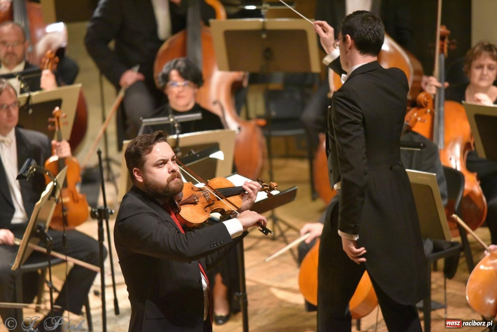 Zdjęcie w galerii na portalu naszraciborz.pl: Raciborski koncert noworoczny. Filharmonicy ostrawscy wypełnili RCK [FOTO i WIDEO] wiadomości z regionu