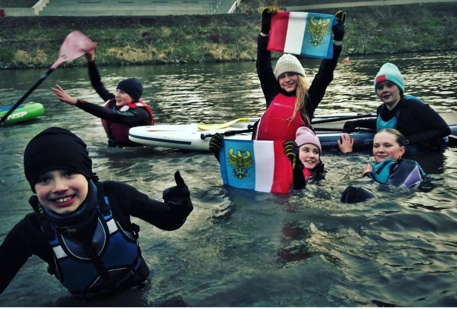 Zdjęcie w galerii na portalu naszraciborz.pl: Pierwsze wiosłowanie w PCS wiadomości z regionu