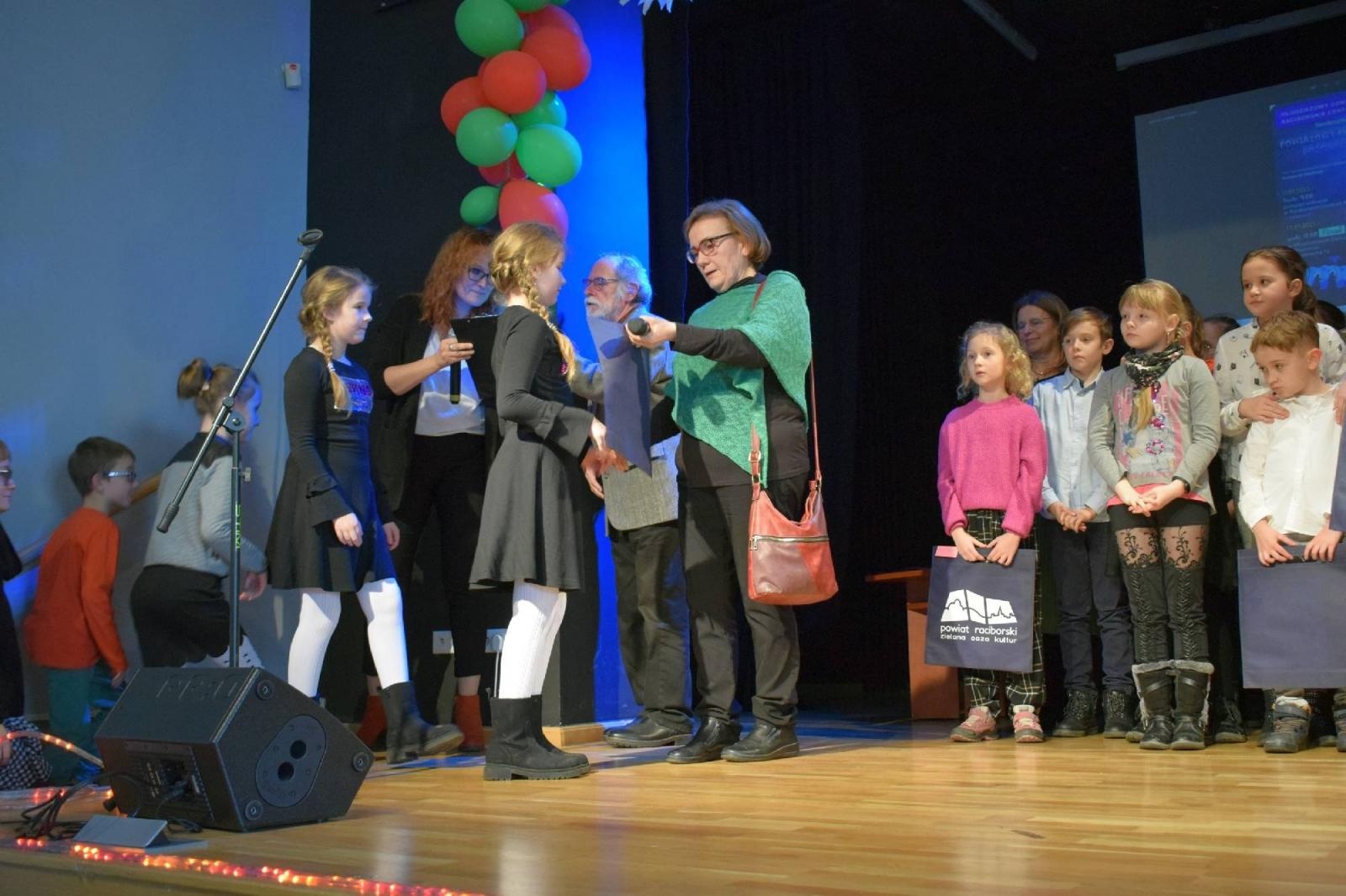 Zdjęcie w galerii na portalu naszraciborz.pl: Finał Powiatowego Przeglądu Widowisk Bożonarodzeniowych wiadomości z regionu