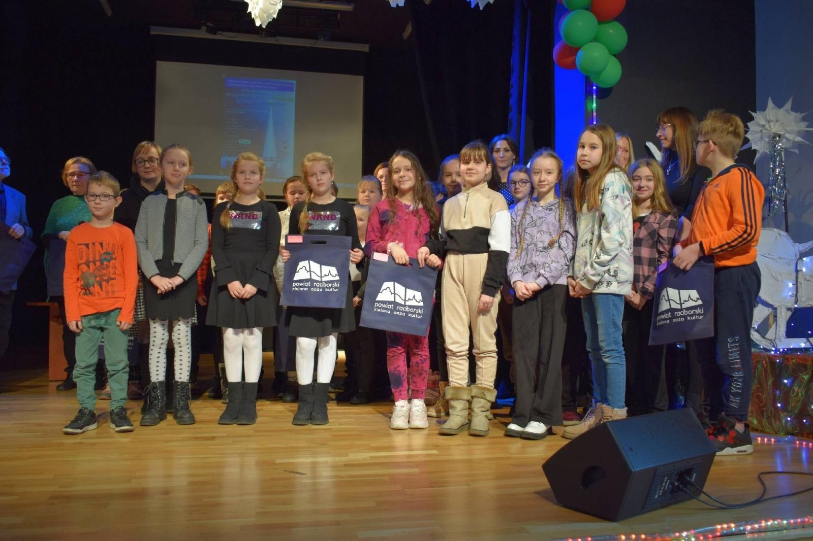 Zdjęcie w galerii na portalu naszraciborz.pl: Finał Powiatowego Przeglądu Widowisk Bożonarodzeniowych wiadomości z regionu