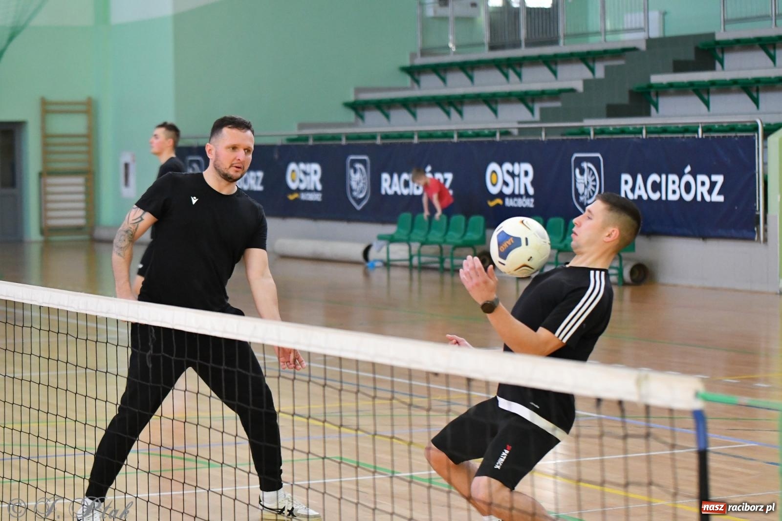 Zdjęcie w galerii na portalu naszraciborz.pl: Turniej siatkonogi w hali przy Łąkowej [FOTO] wiadomości z regionu