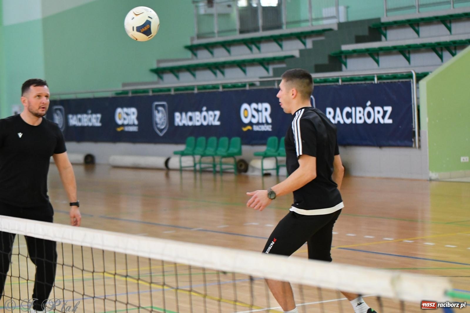 Zdjęcie w galerii na portalu naszraciborz.pl: Turniej siatkonogi w hali przy Łąkowej [FOTO] wiadomości z regionu
