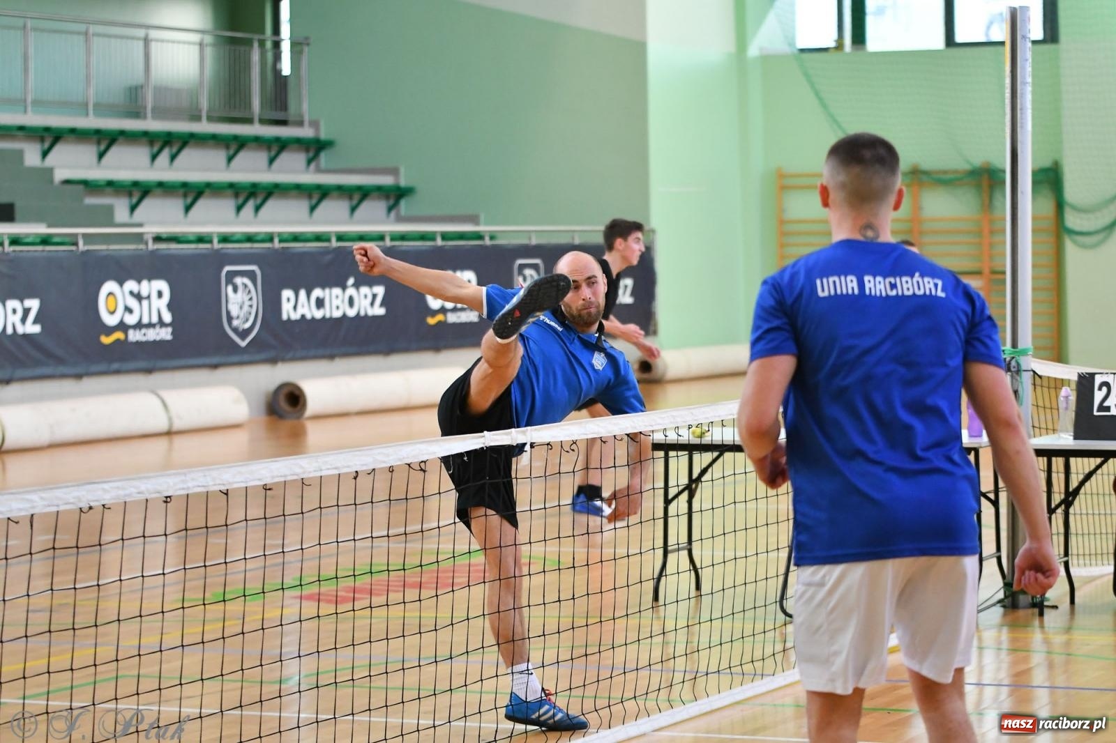Zdjęcie w galerii na portalu naszraciborz.pl: Turniej siatkonogi w hali przy Łąkowej [FOTO] wiadomości z regionu