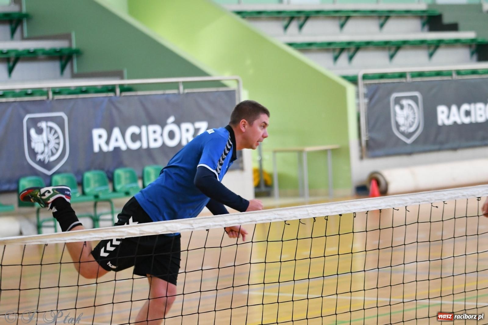 Zdjęcie w galerii na portalu naszraciborz.pl: Turniej siatkonogi w hali przy Łąkowej [FOTO] wiadomości z regionu