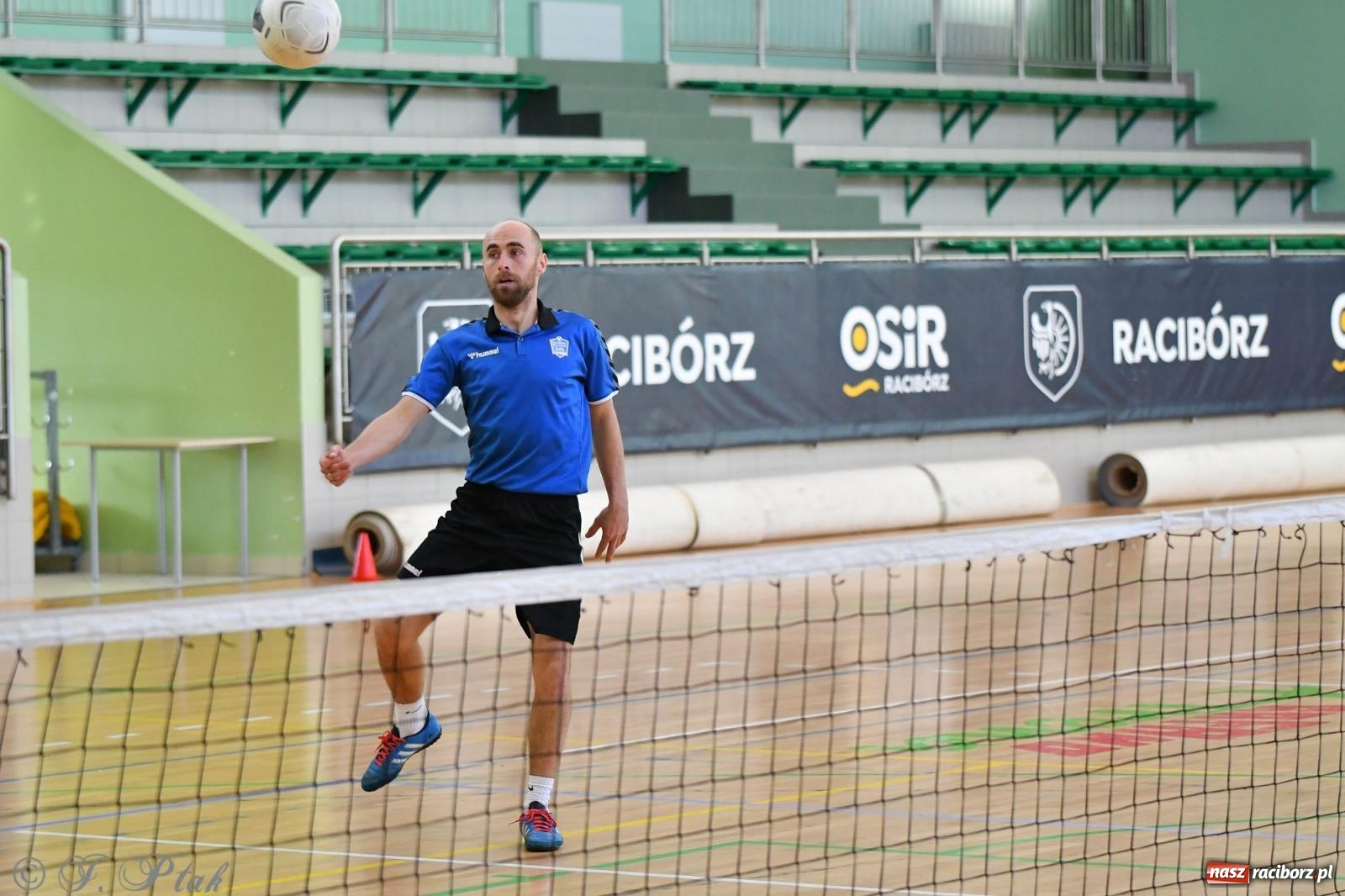 Zdjęcie w galerii na portalu naszraciborz.pl: Turniej siatkonogi w hali przy Łąkowej [FOTO] wiadomości z regionu