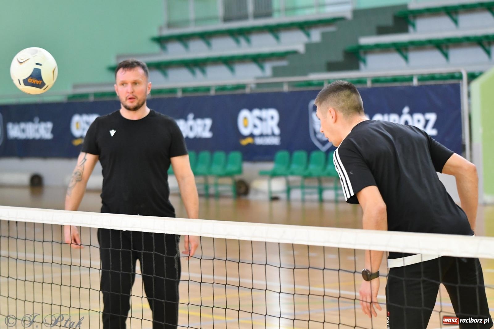 Zdjęcie w galerii na portalu naszraciborz.pl: Turniej siatkonogi w hali przy Łąkowej [FOTO] wiadomości z regionu