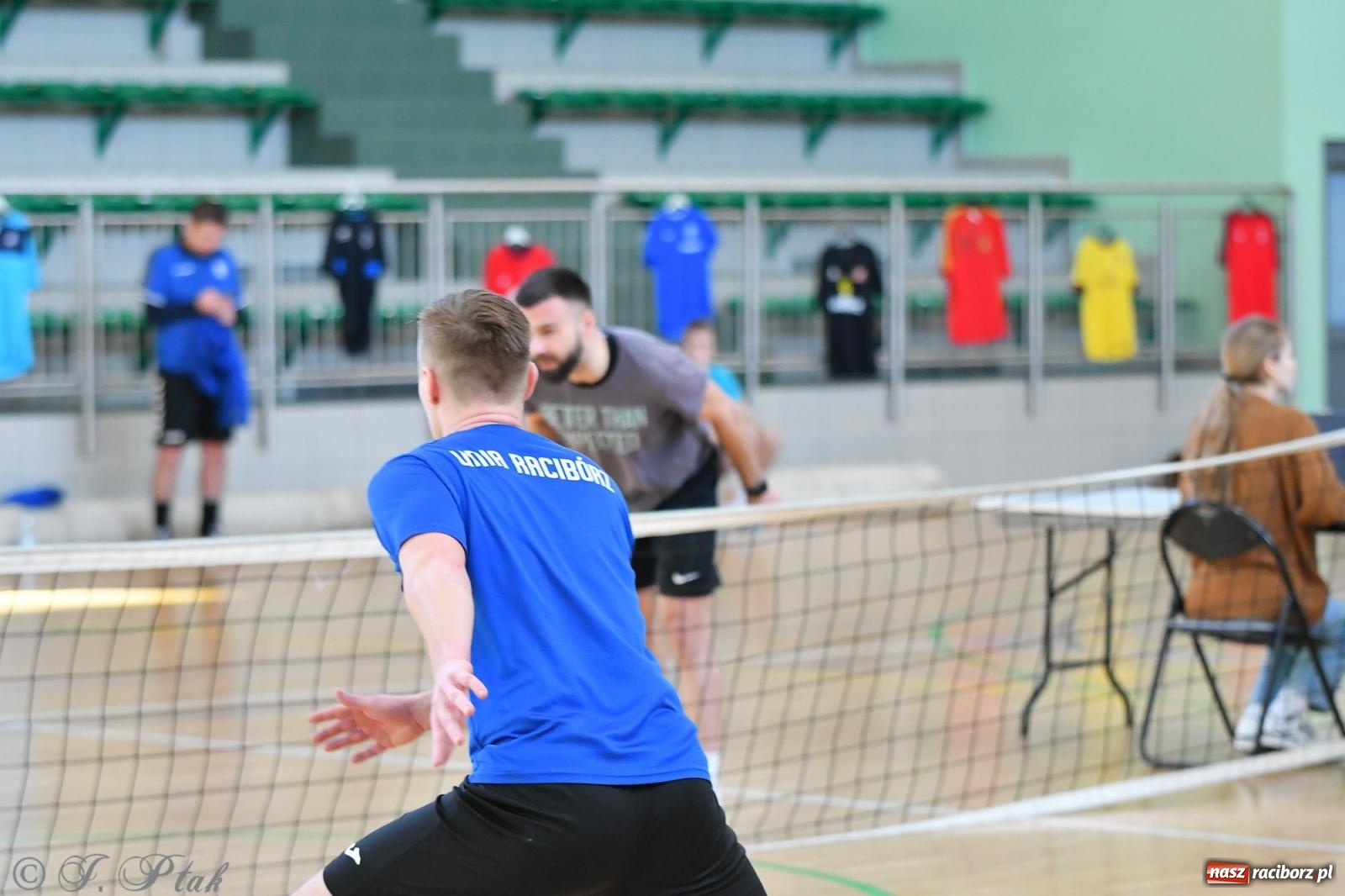 Zdjęcie w galerii na portalu naszraciborz.pl: Turniej siatkonogi w hali przy Łąkowej [FOTO] wiadomości z regionu