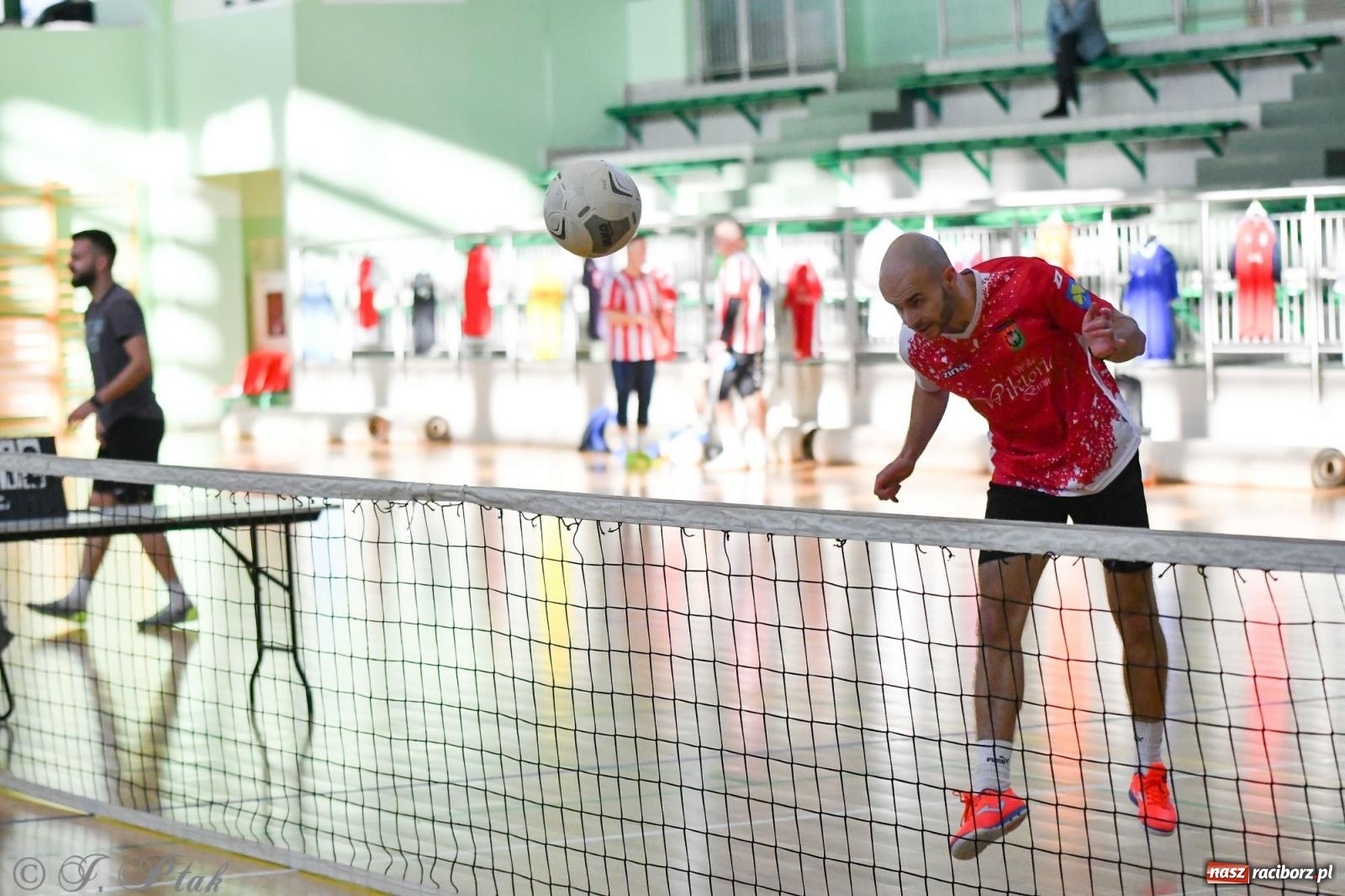 Zdjęcie w galerii na portalu naszraciborz.pl: Turniej siatkonogi w hali przy Łąkowej [FOTO] wiadomości z regionu